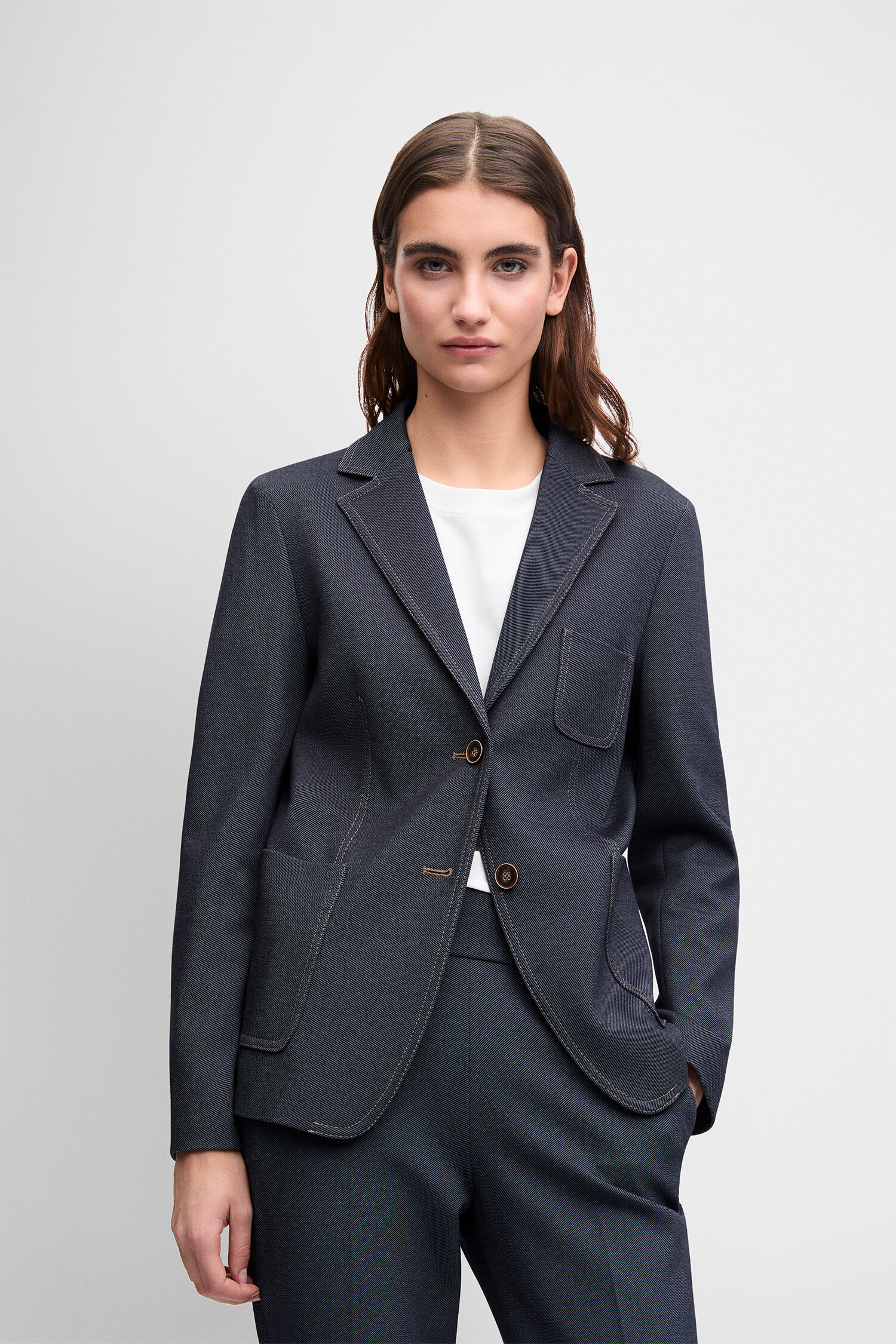 Anzug, Blazer, Hose, Sonnenbrille, weißes T-Shirt