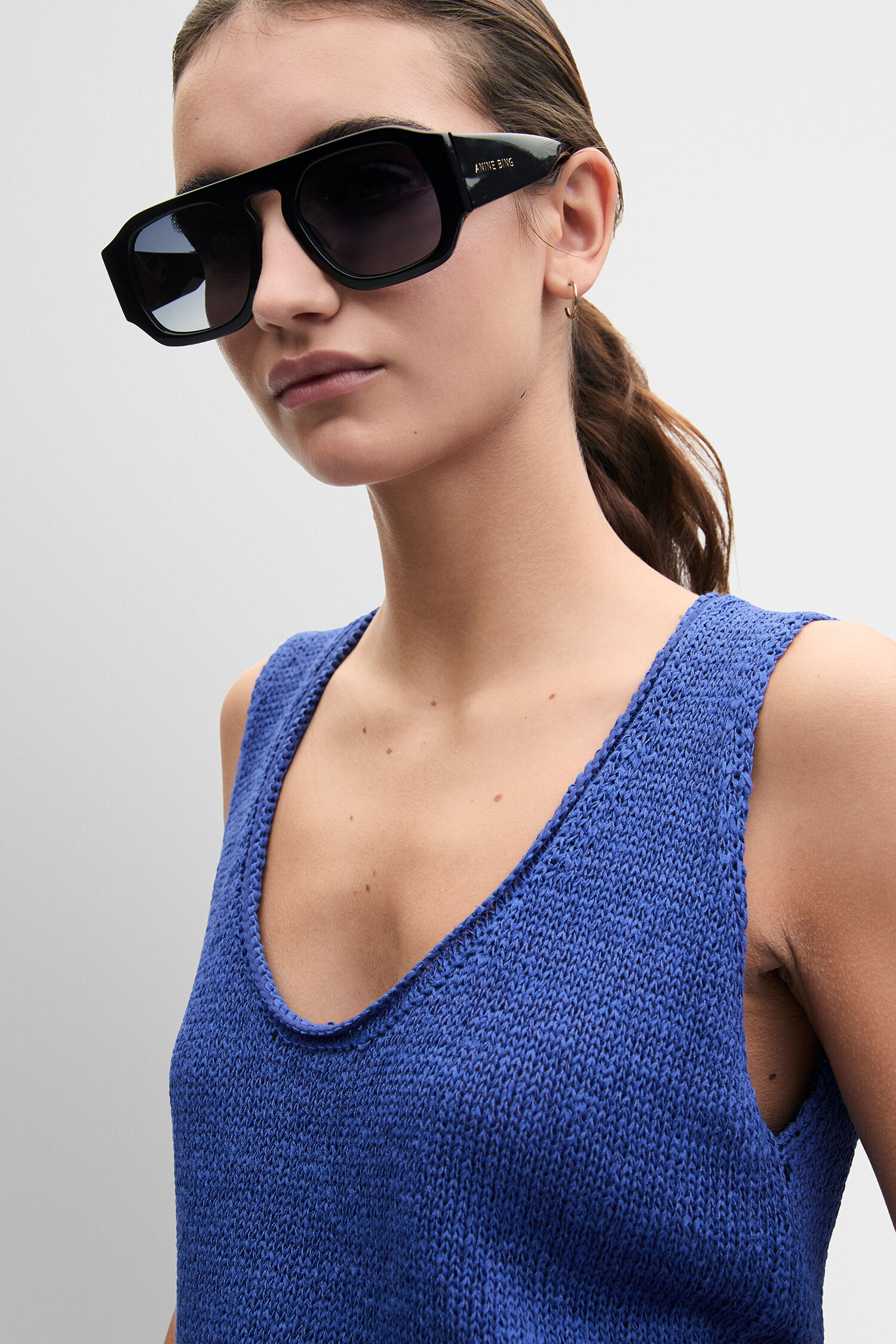Sonnenbrille, Schwarz, Großrahmen, Markenoptik, Kragenloses Top