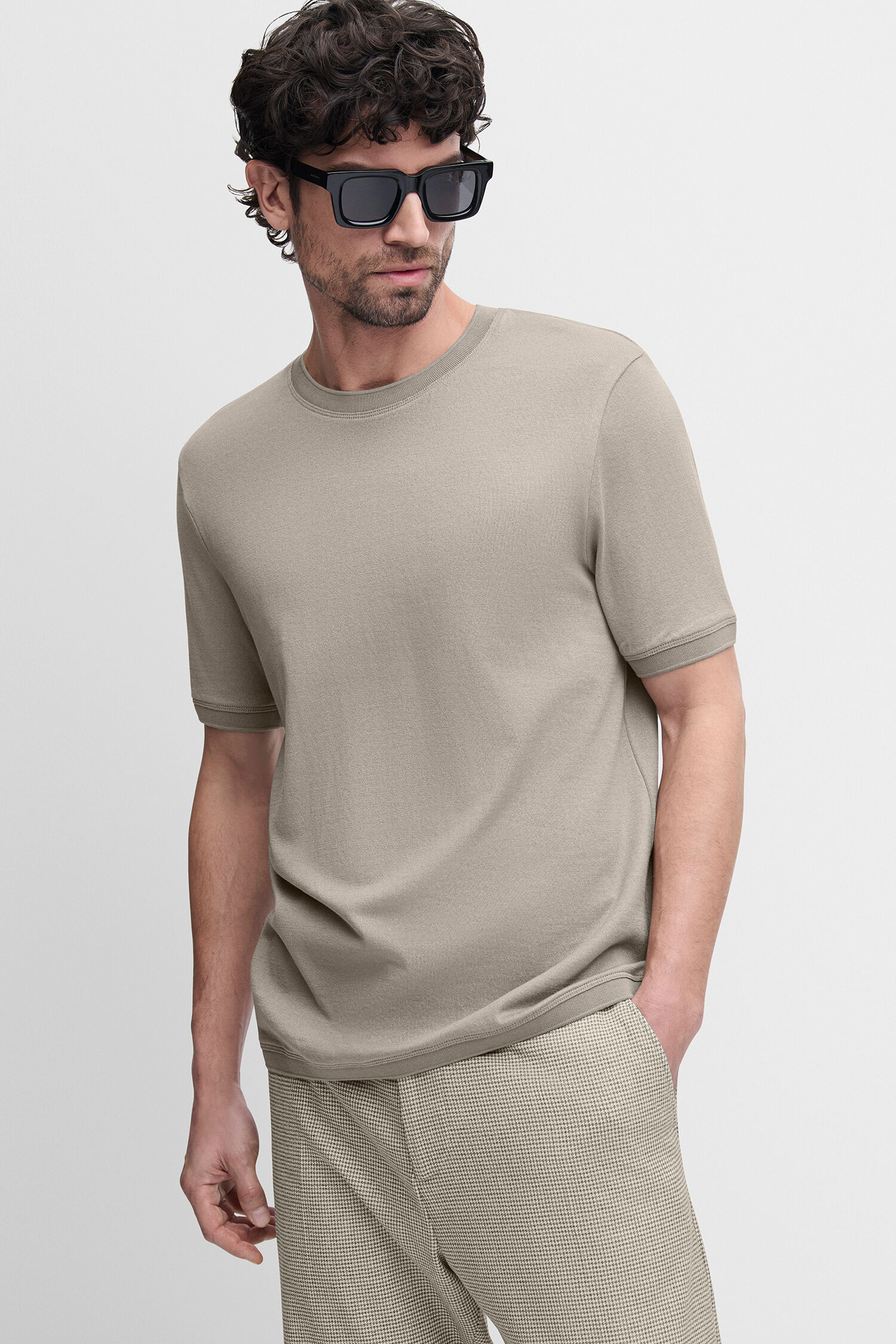 T-shirt, Sonnenbrille, Erwachsener, Mann, Person