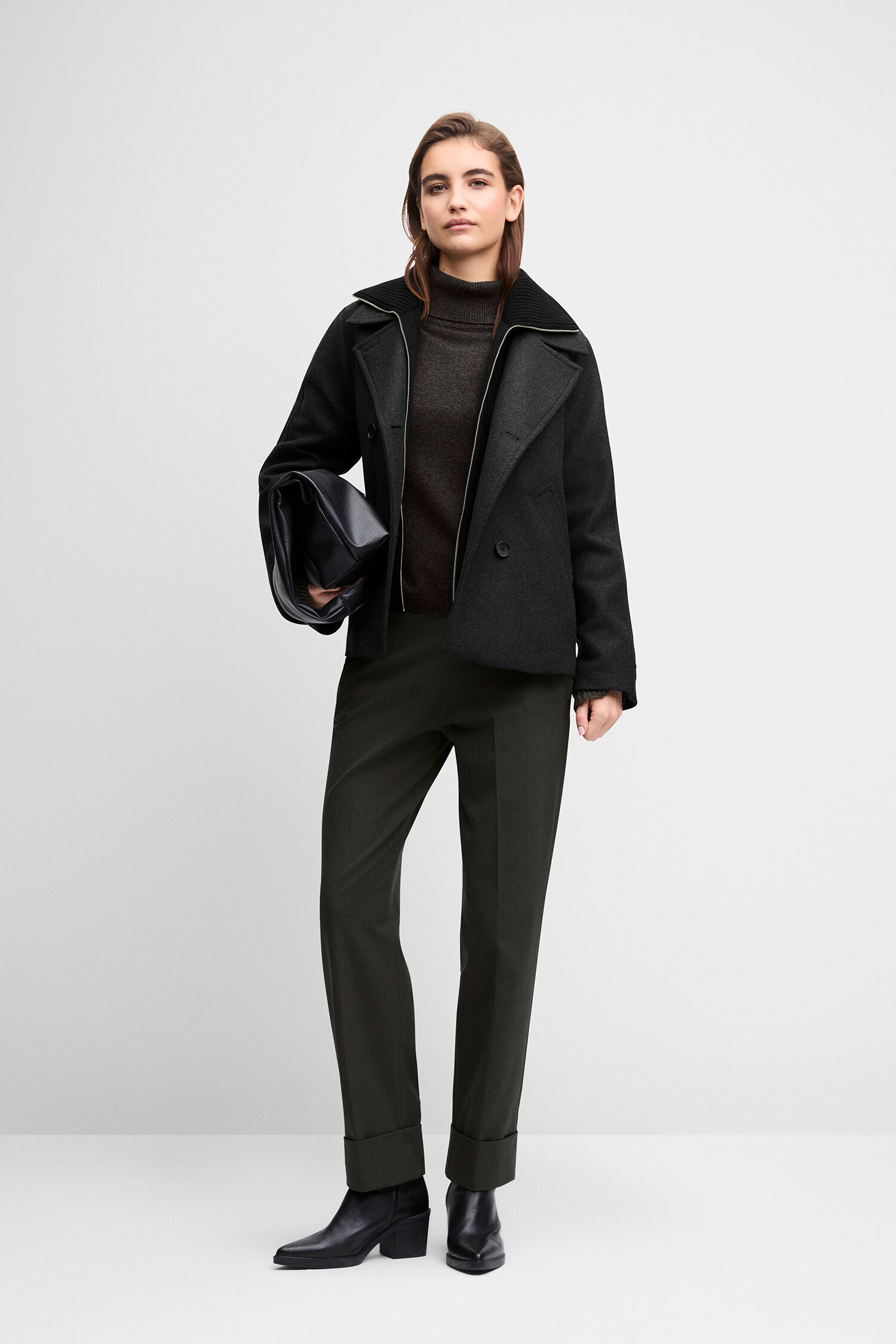 Mantel, Jacke, Rollkragenpullover, Hose, Stiefel