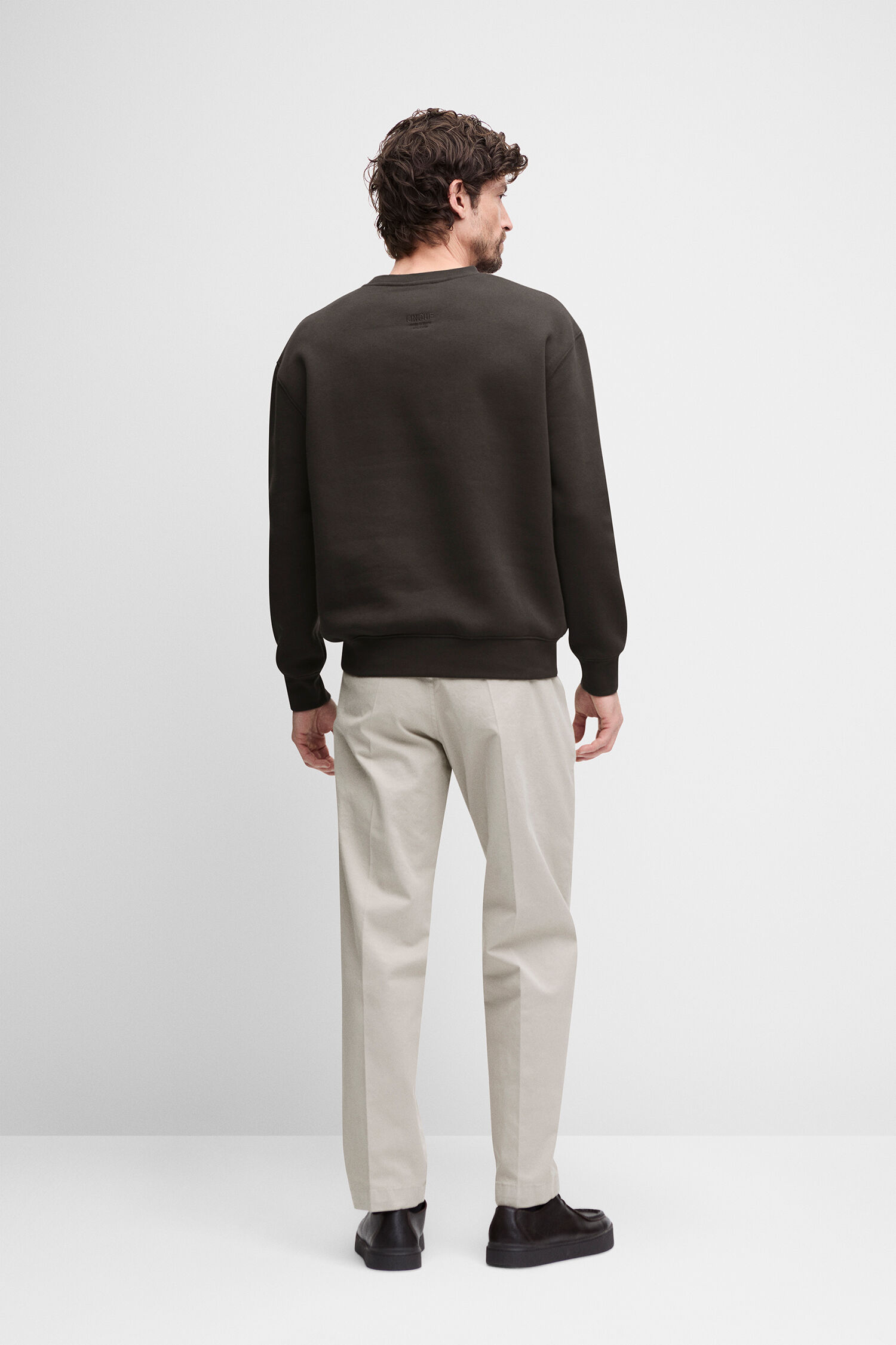 Sweatshirt, Dunkelbraun, Rückseite, Rundhals, Rippbündchen