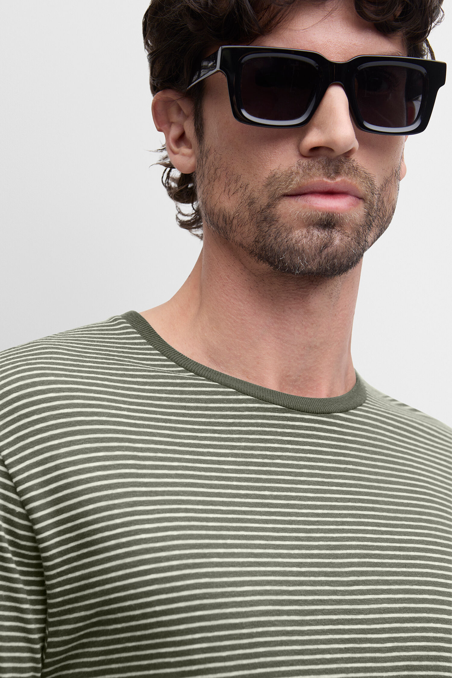 T-shirt, Sonnenbrille, Ärmel, Mann, Person