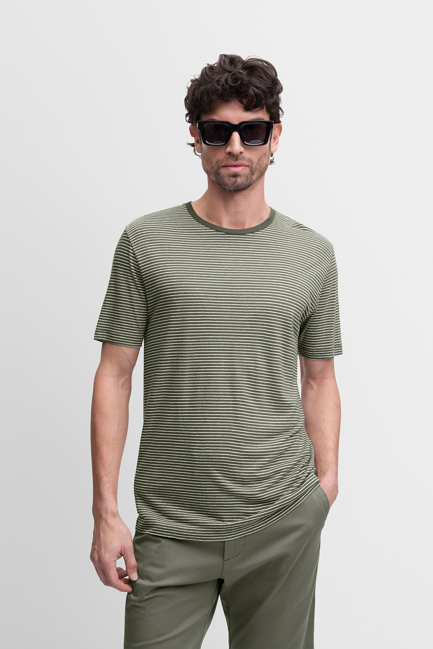 T-shirt, Sonnenbrille, Ärmel, Mann, Person