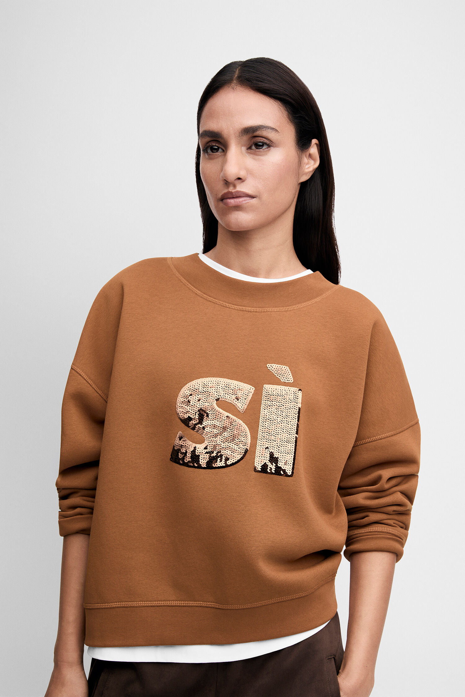 sweatshirt, cotton, brown, sequined logo, crew neck