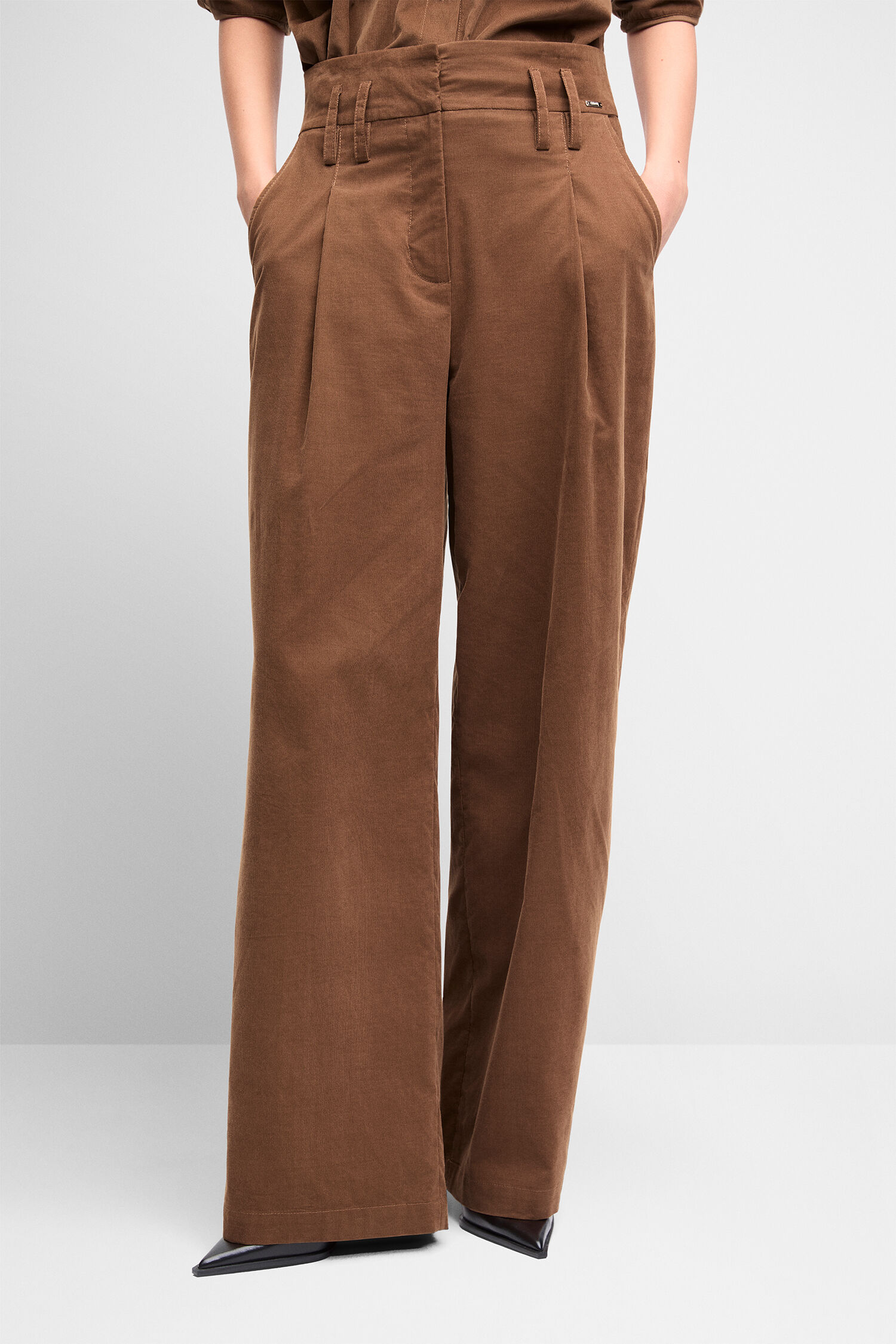 Hose, Hemdbluse, Braune Farbe, Gürtel, Weite Bein
