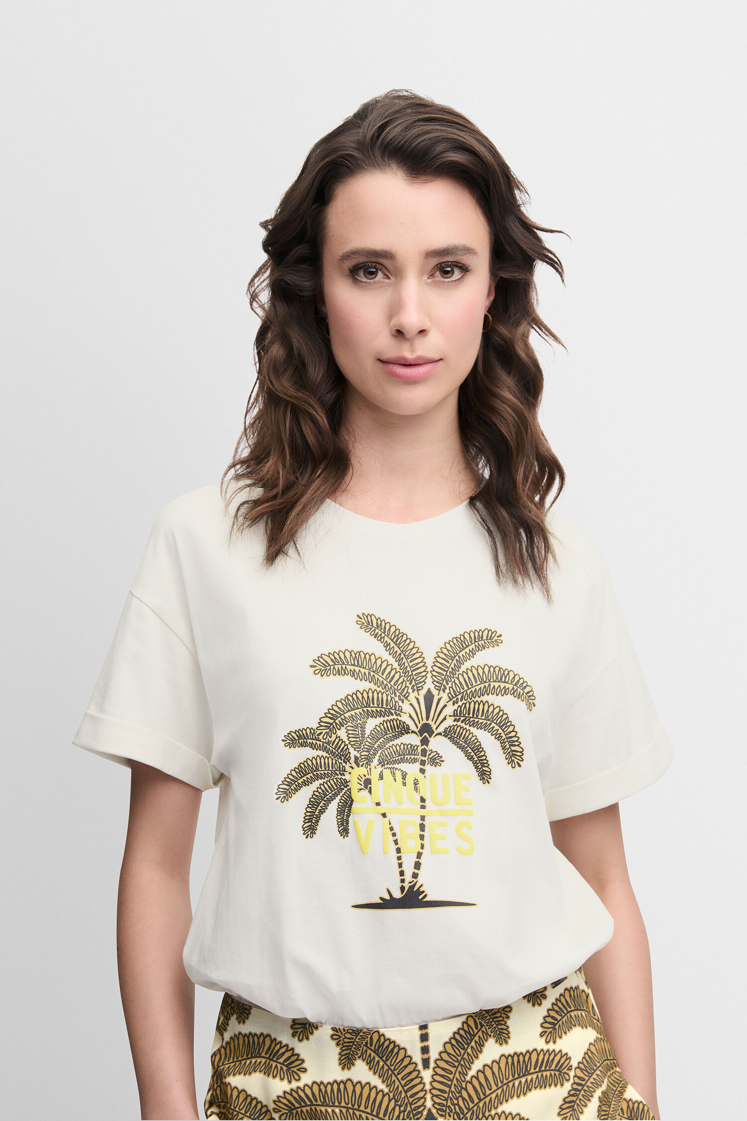 T-shirt, Bluse, Erwachsener, Person, Frau