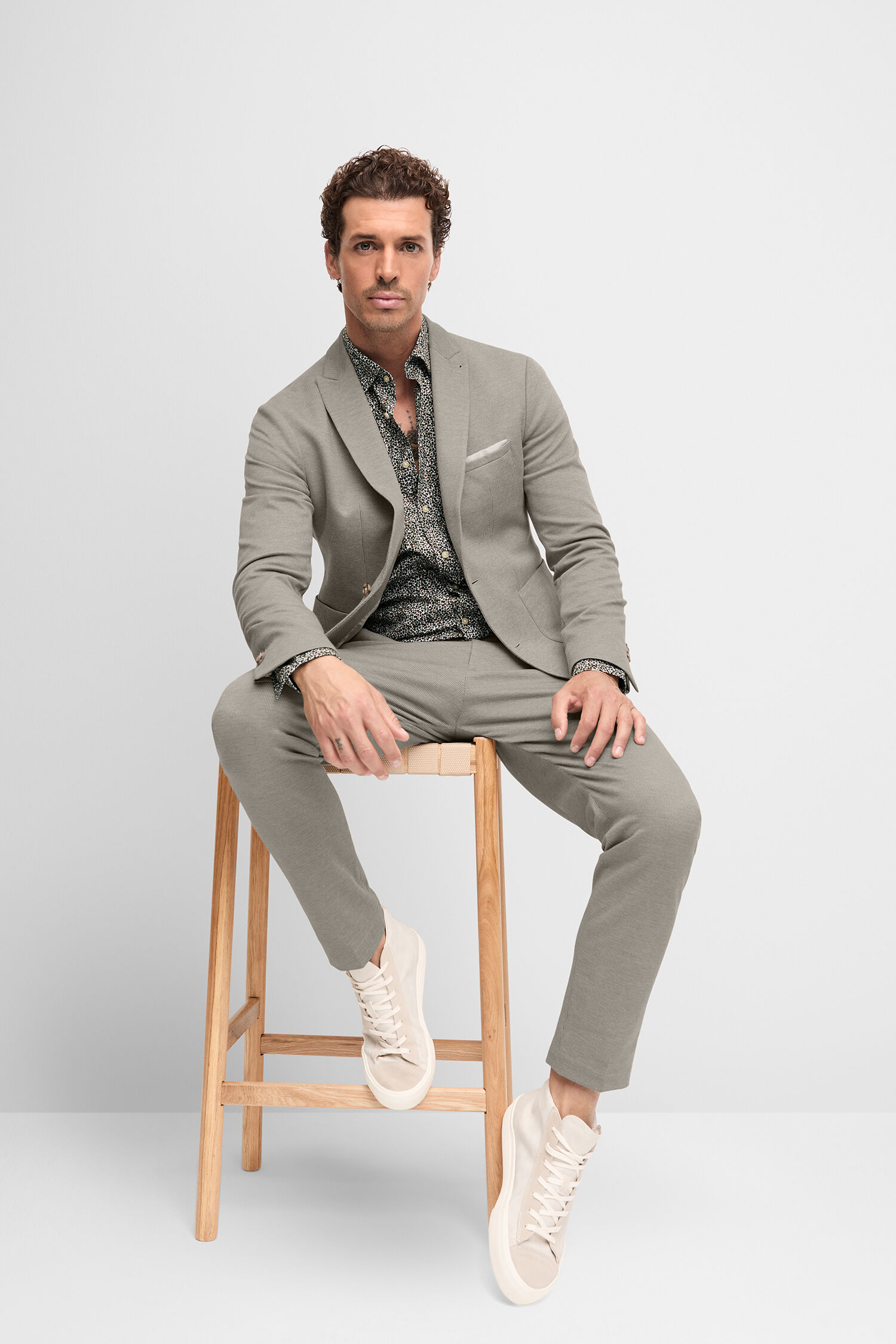 Sitzend, Formelle Kleidung, Anzug, Blazer, Mantel