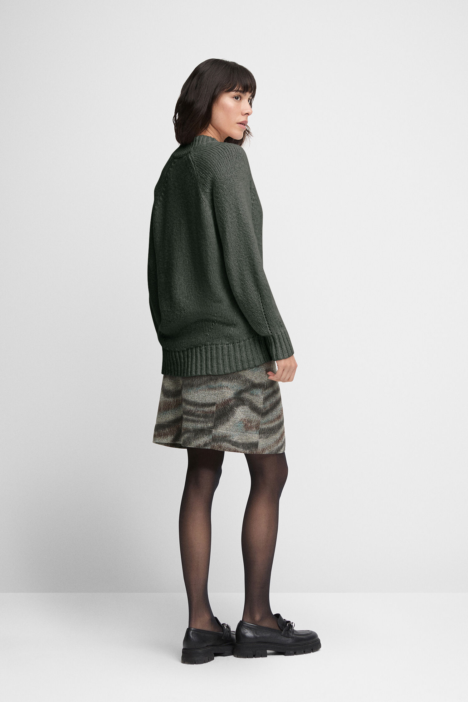 Bekleidung, Strickwaren, Pullover, Rock, Person