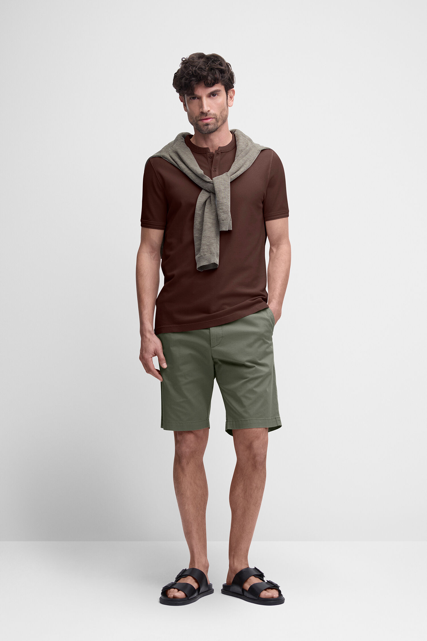 Kurze Hose, Sandale, Erwachsener, Mann, Person