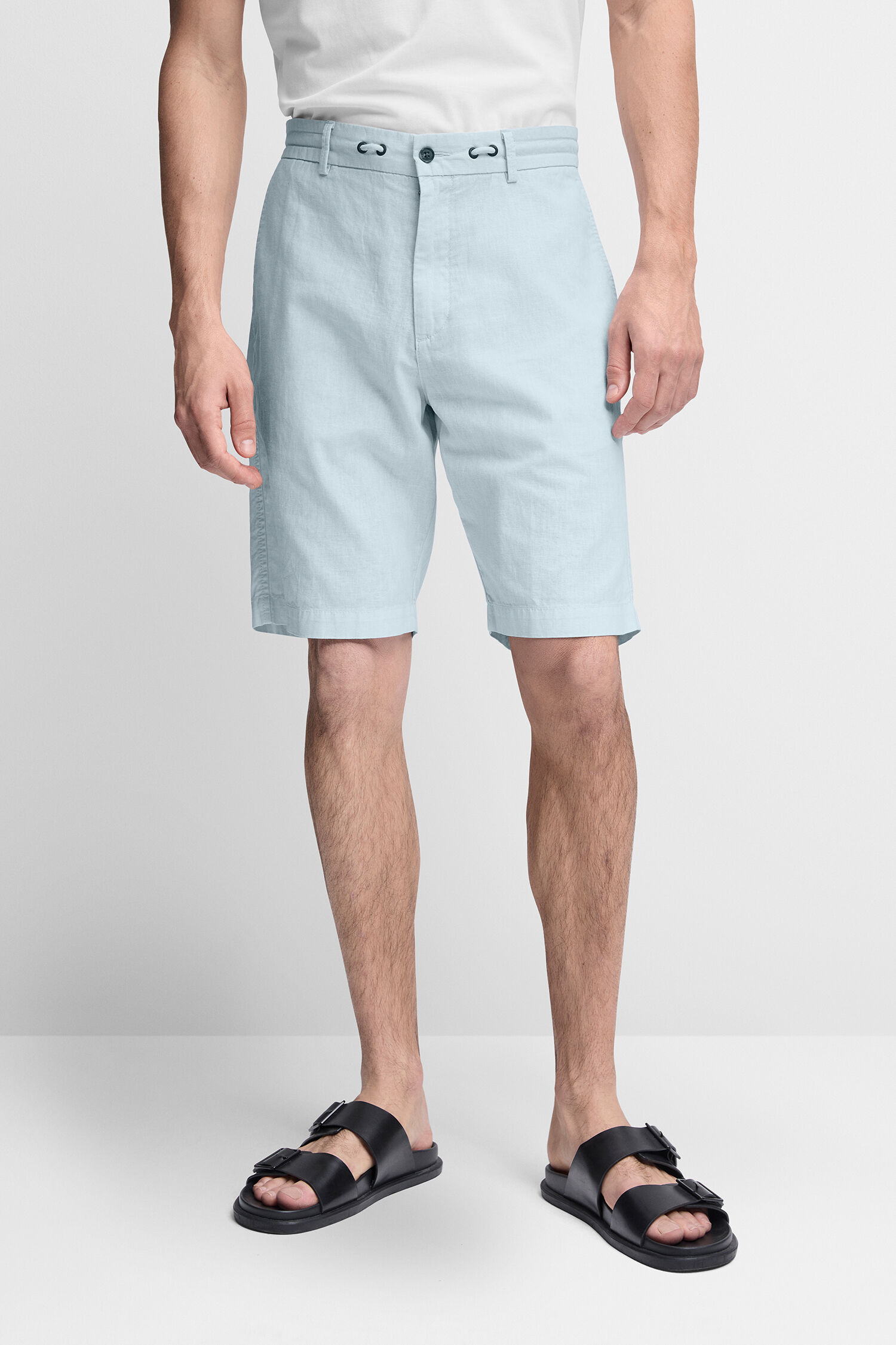 Bekleidung, Kurze Hosen, Person, Sandale, Strandmode