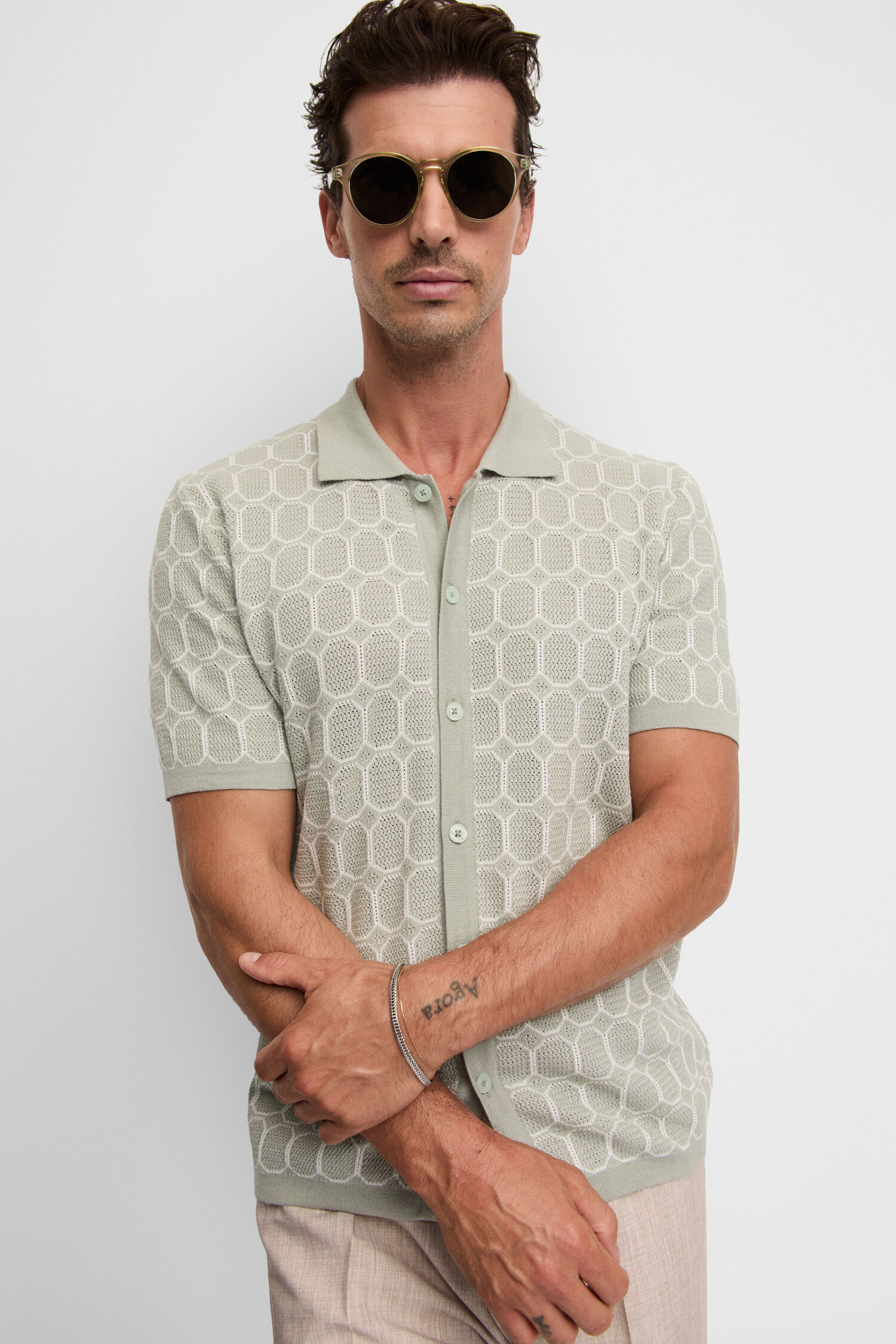 Sonnenbrille, Hemd, Bluse, Ärmel, Person