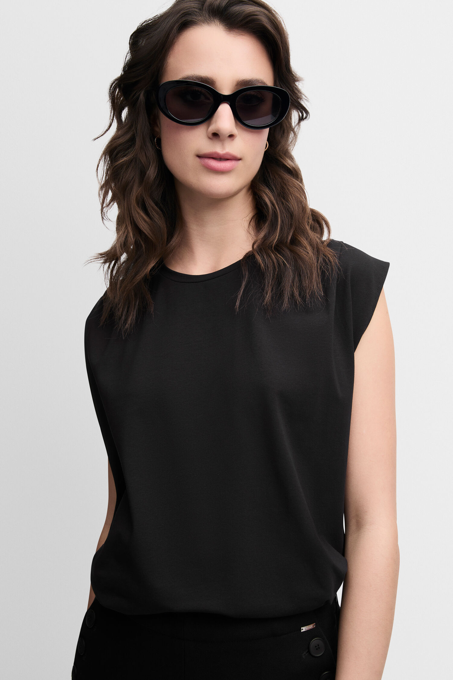 Bluse, Sonnenbrille, Erwachsener, Person, Frau