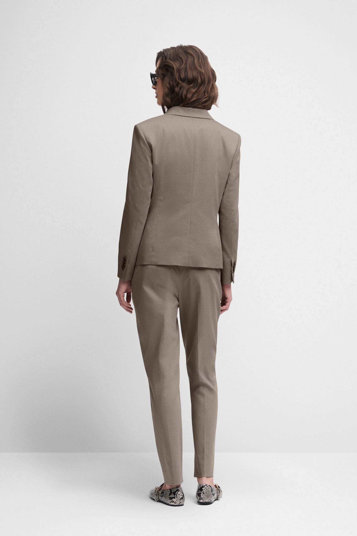 Bekleidung, Formelle Kleidung, Anzug, Mantel, Person