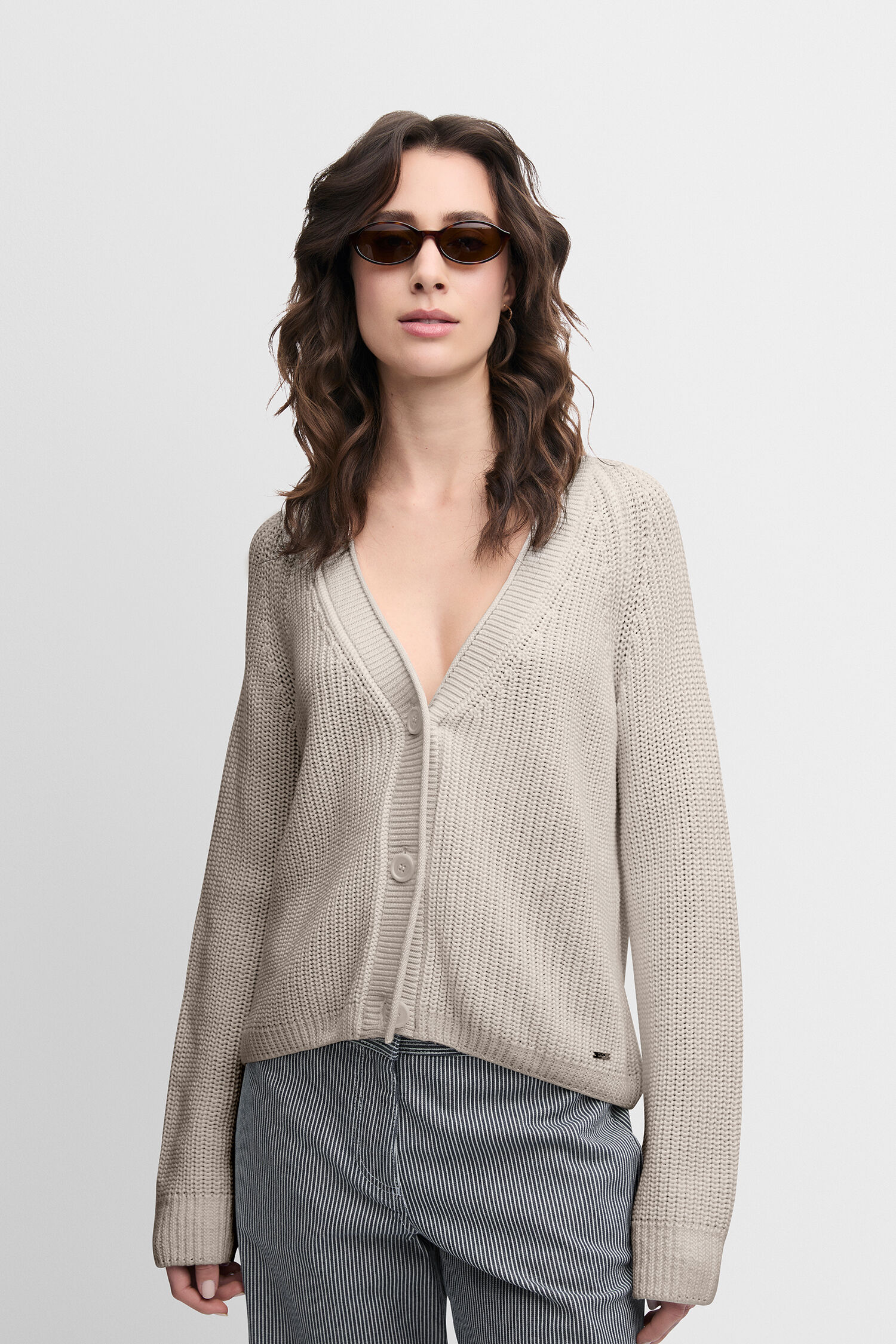 Strickwaren, Pullover, Sonnenbrille, Mantel, Person