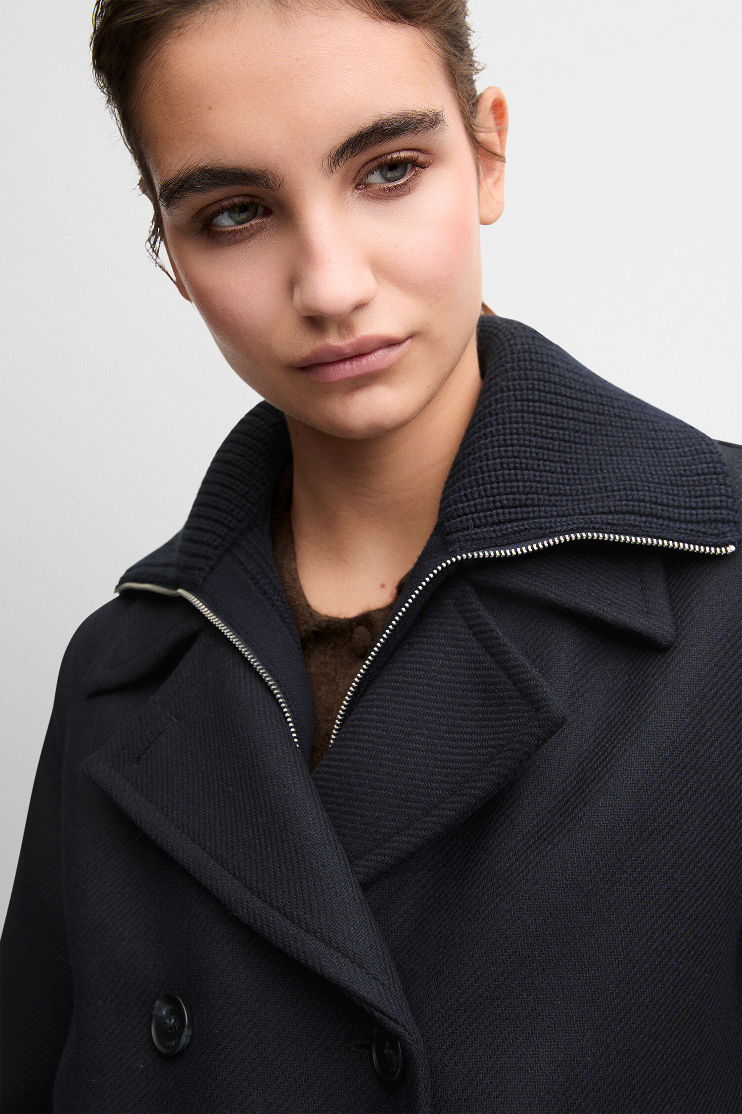 dunkle jacke, dunkler peacoat, knopfleiste, reverskragen, wolljacke