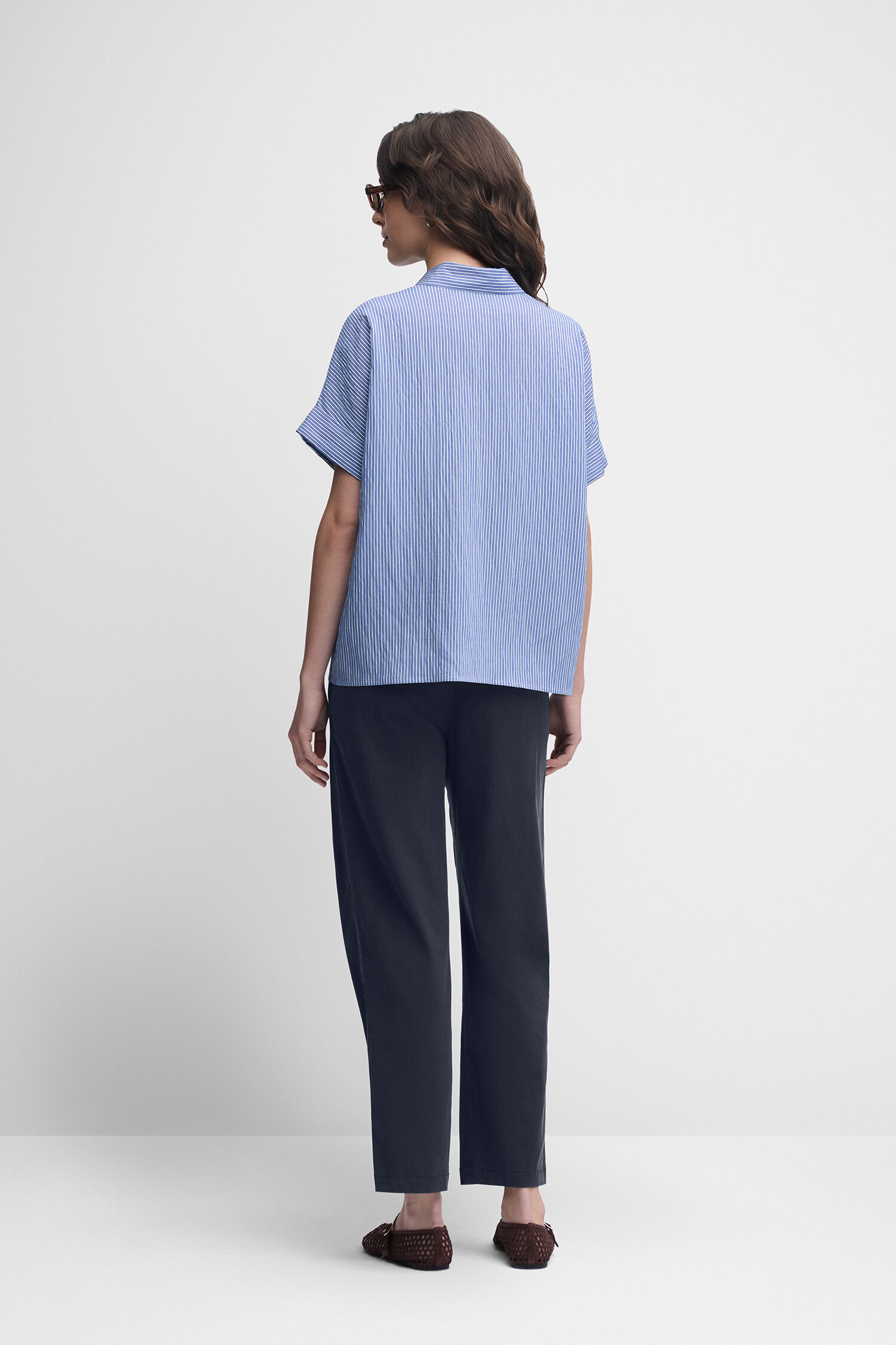 Hosen, Bluse, Person, Hemd, Stehend