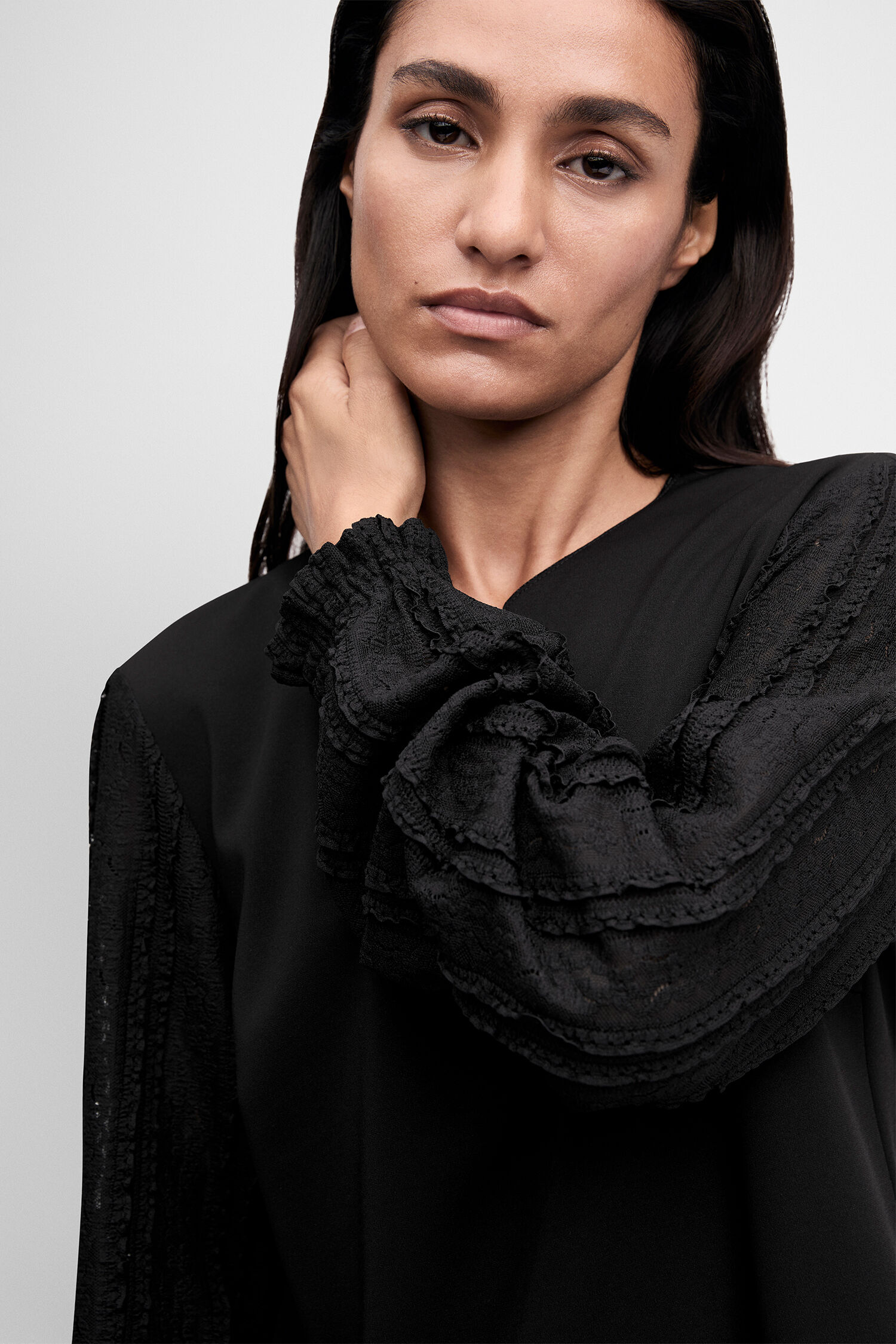 Kleid, schwarz, lange Ärmeln, Schlüsselloch-Ausschnitt, Puffärmel