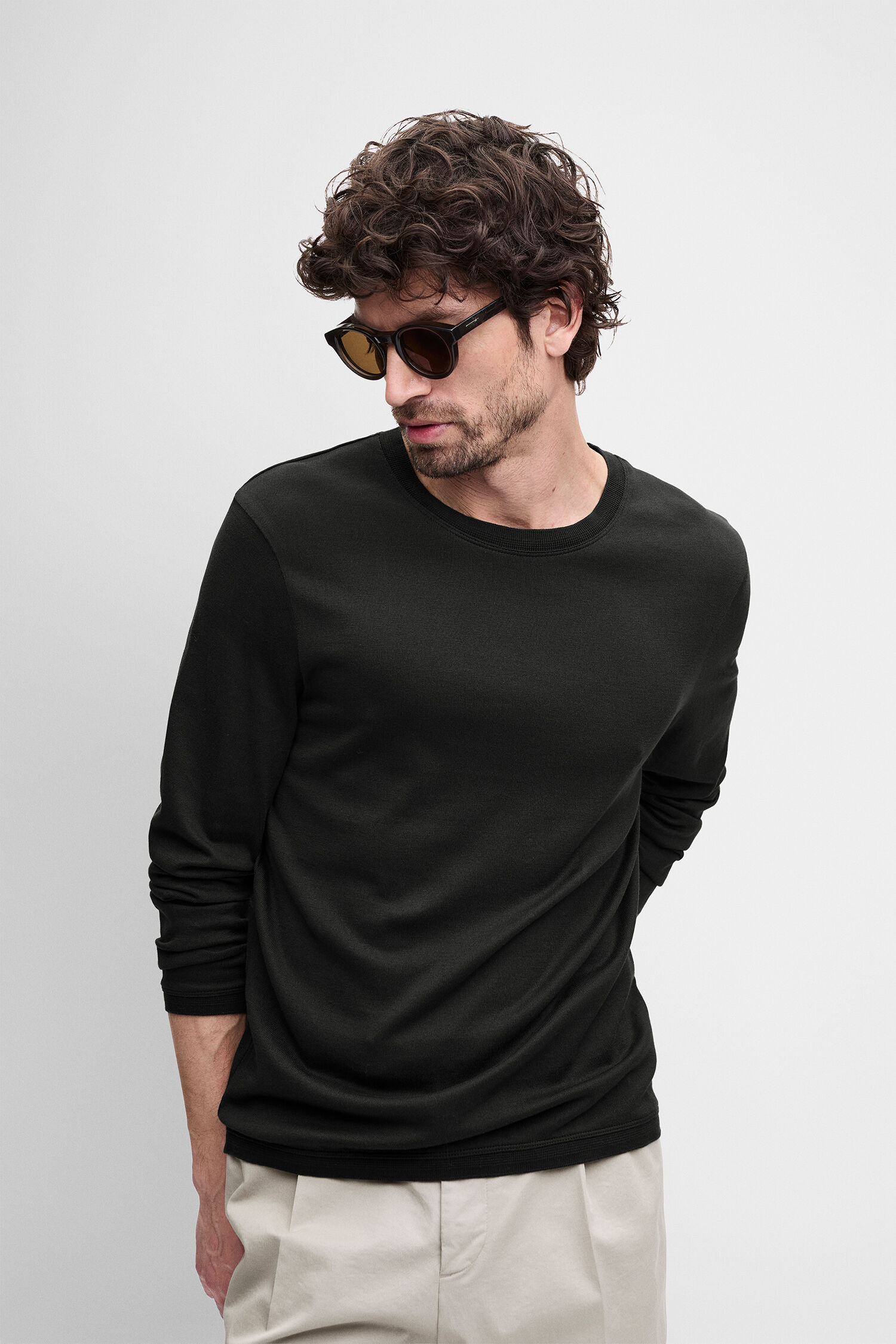 schwarzer langarmpullover, crewneck, männertop, cord-length, schwarz