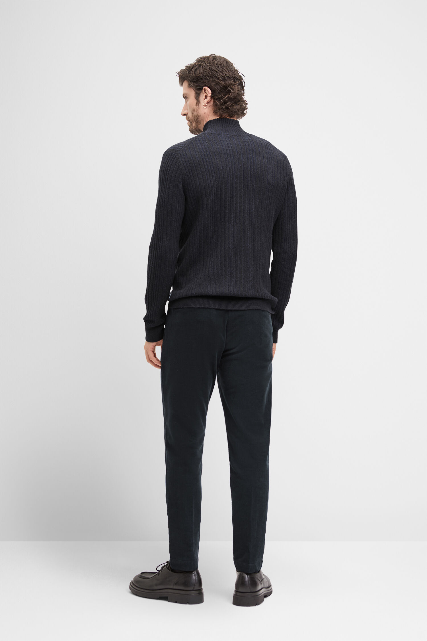 Hosen, Person, Stehend, Langarm, Mann