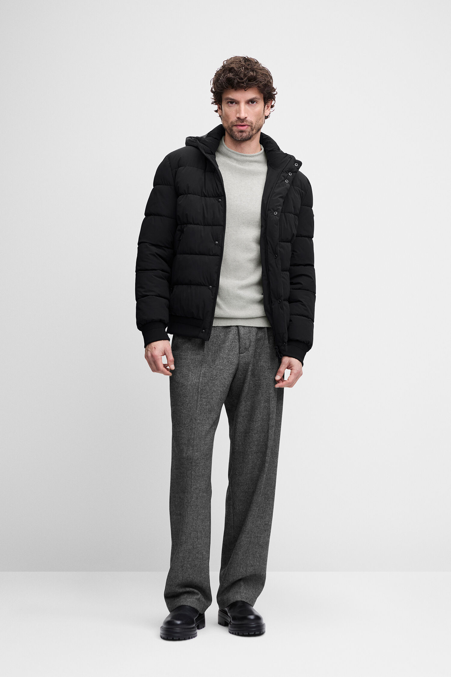 Pufferjacke, schwarze Jacke, mit Kapuze, Daunengefüttert, Winterouterwear