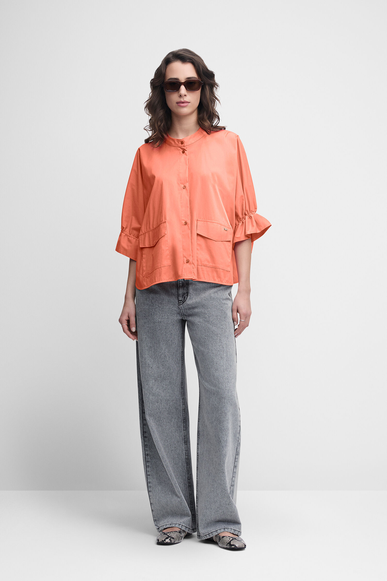 Bluse, Hosen, Hemd, Person, Frau