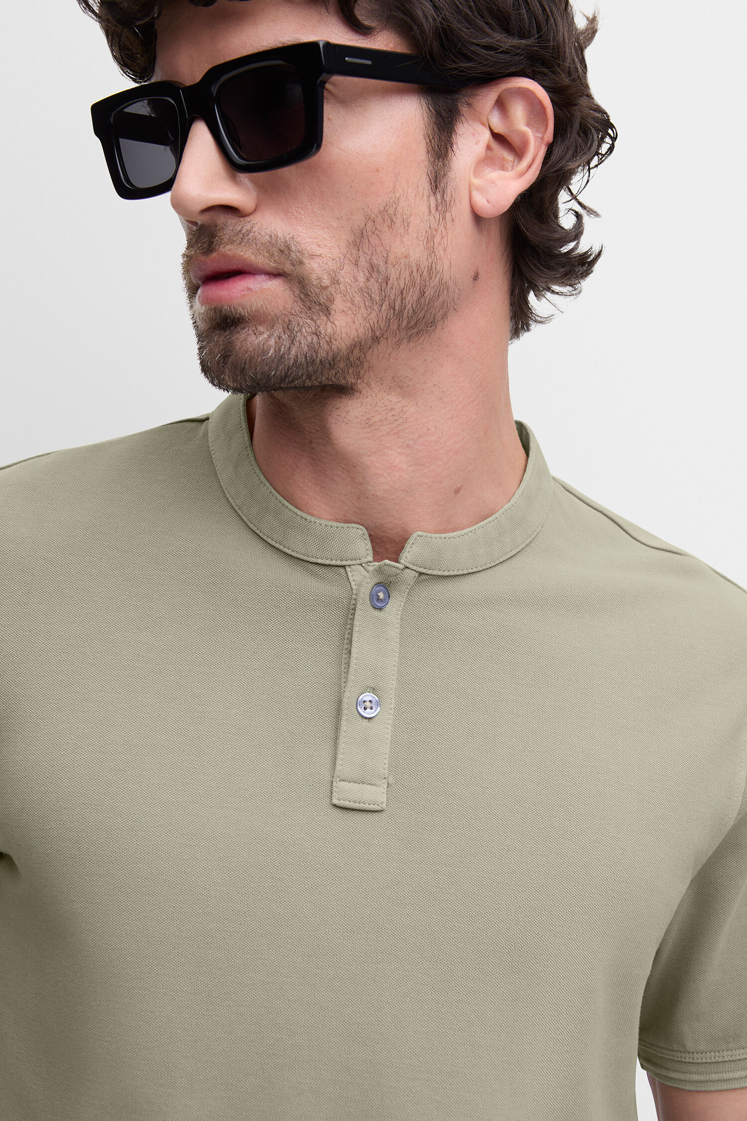 T-shirt, Sonnenbrille, Langarm, Ärmel, Person