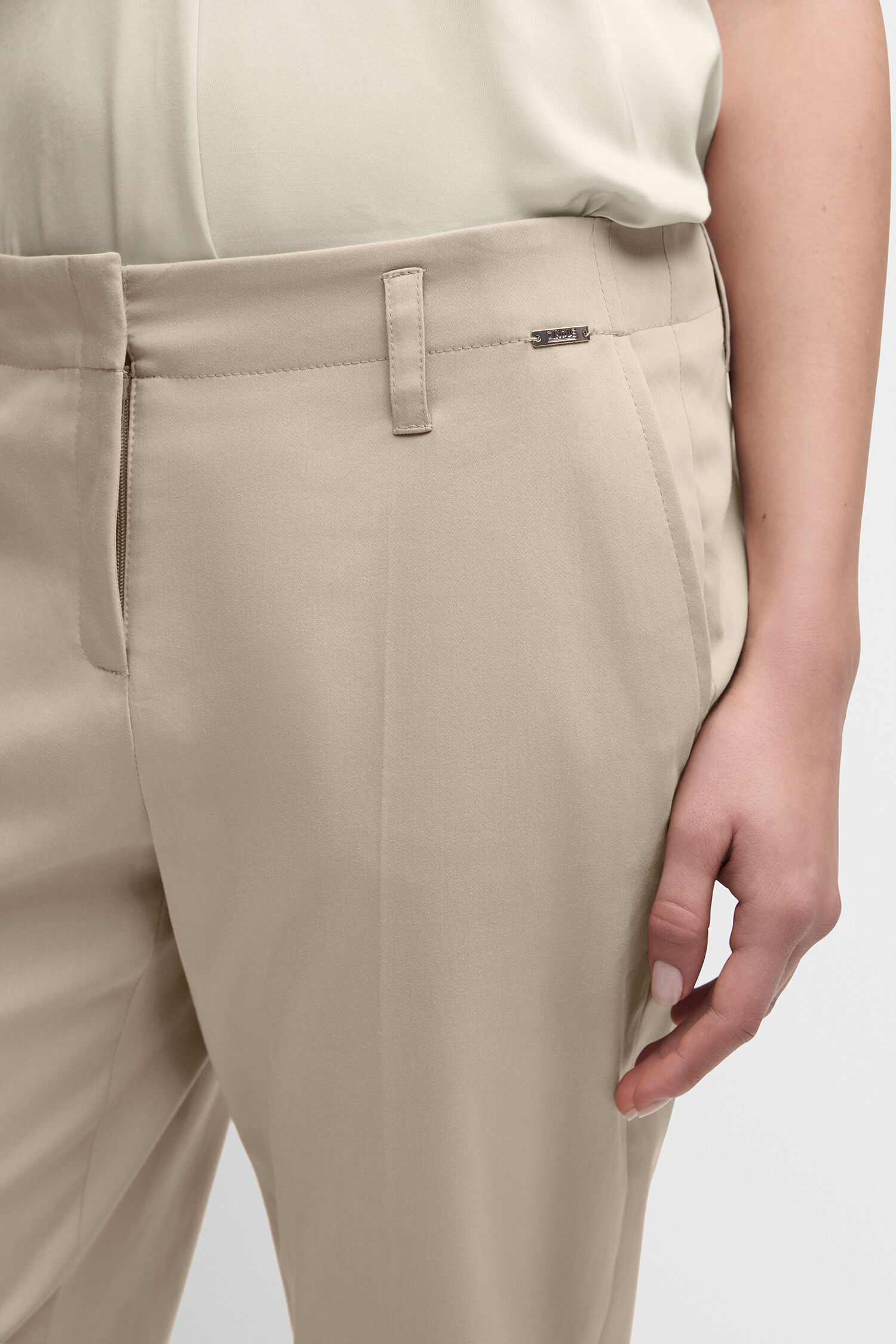 Hosen, Khaki, Erwachsener, Person, Frau