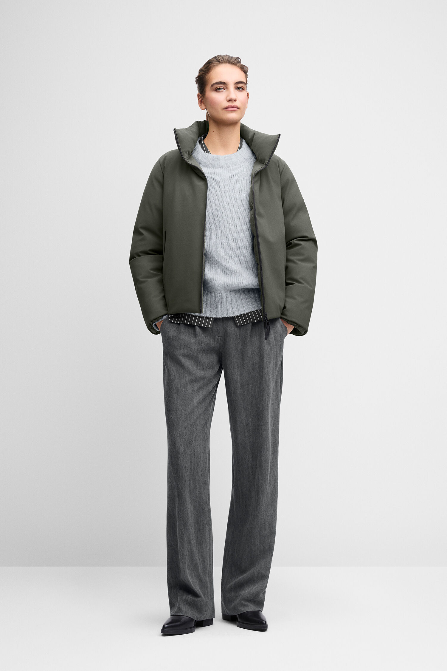 duster jacket, puffer jacket, olivgrün, weiches pullover, weite hose