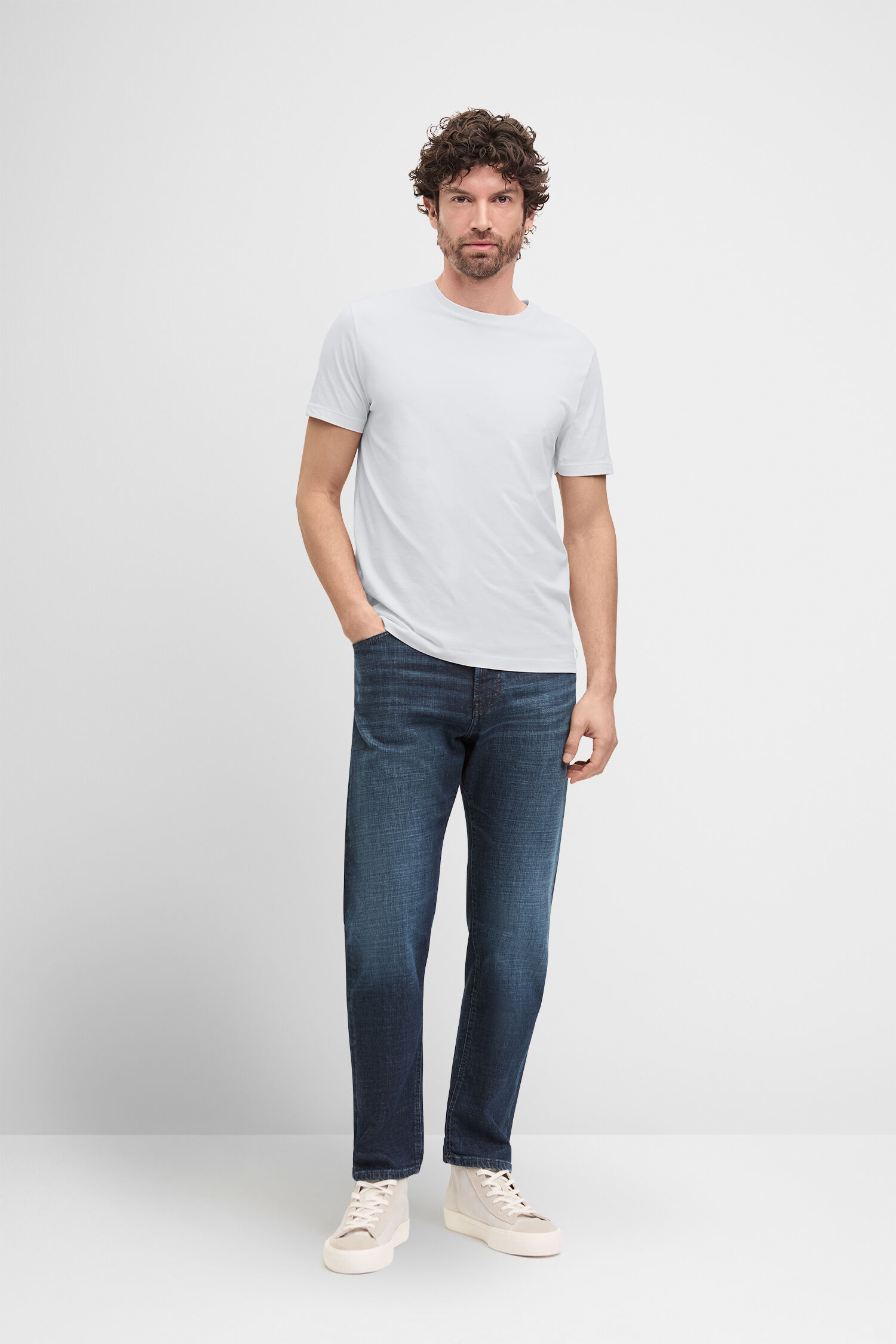 Bekleidung, Hosen, T-shirt, Jeans, Person