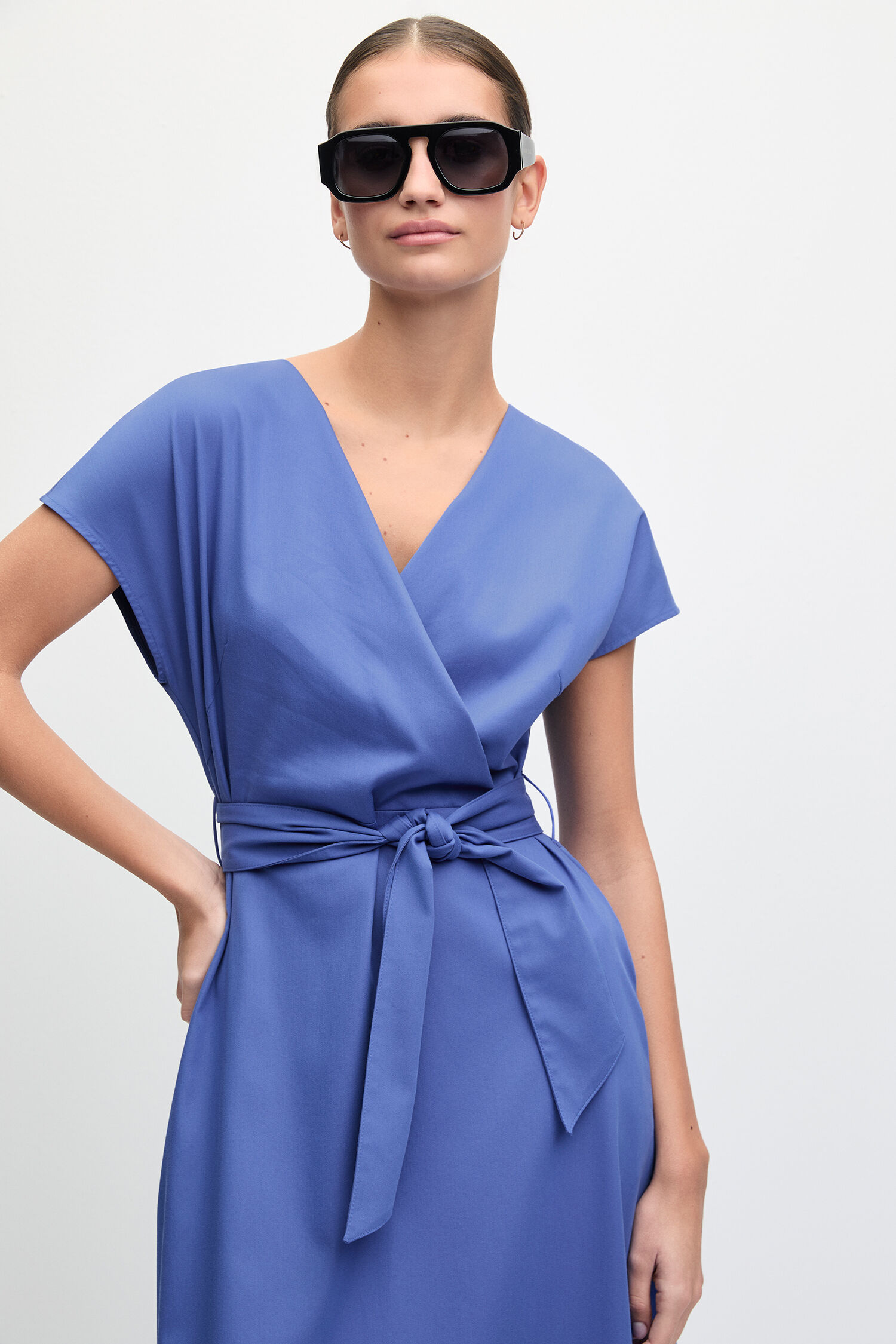 V-Shirt, Kleider, Kleid, Kragenlos, Taillengürtel