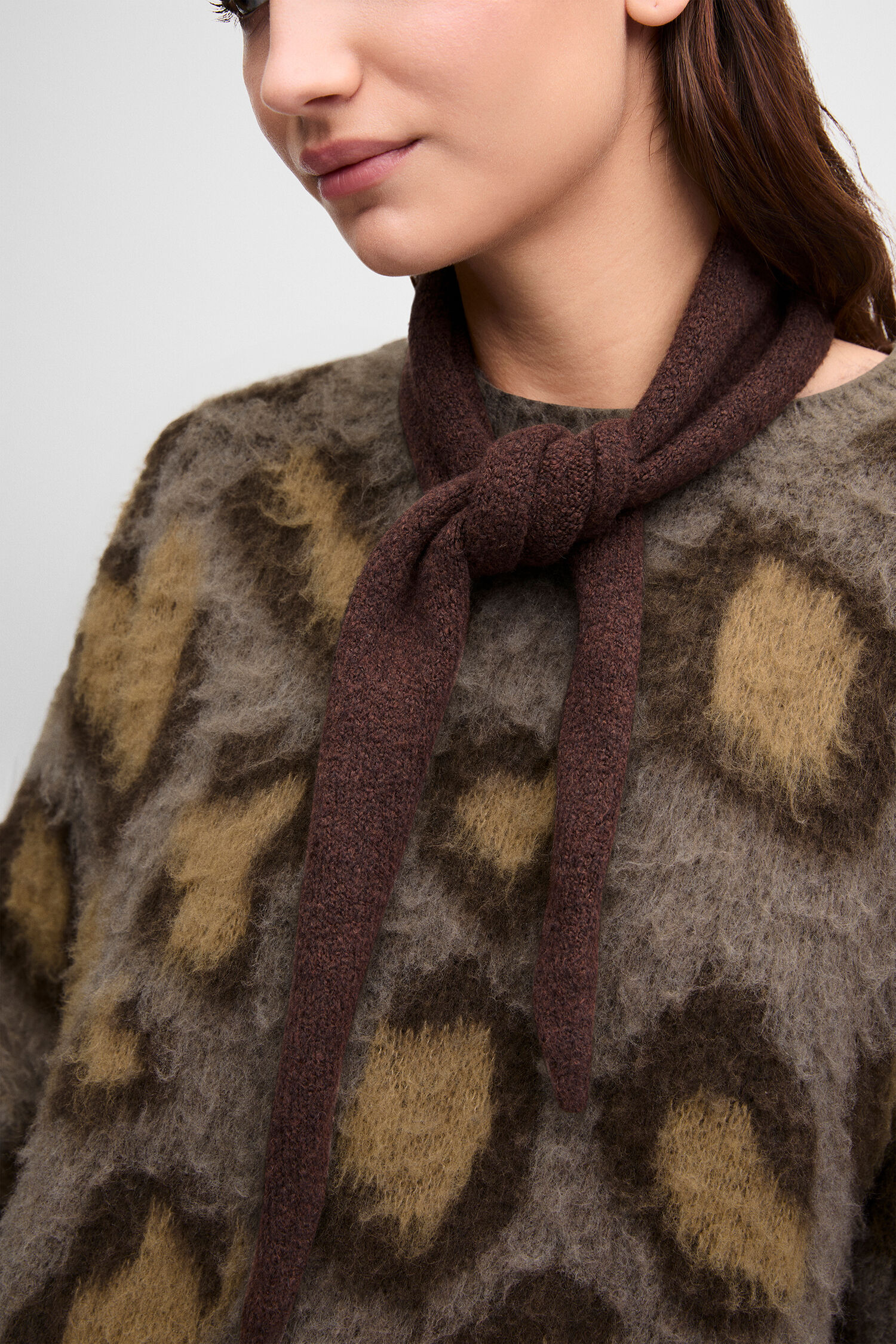 leopard pattern, oversized sweater, pullover, scarf knot, brown tones