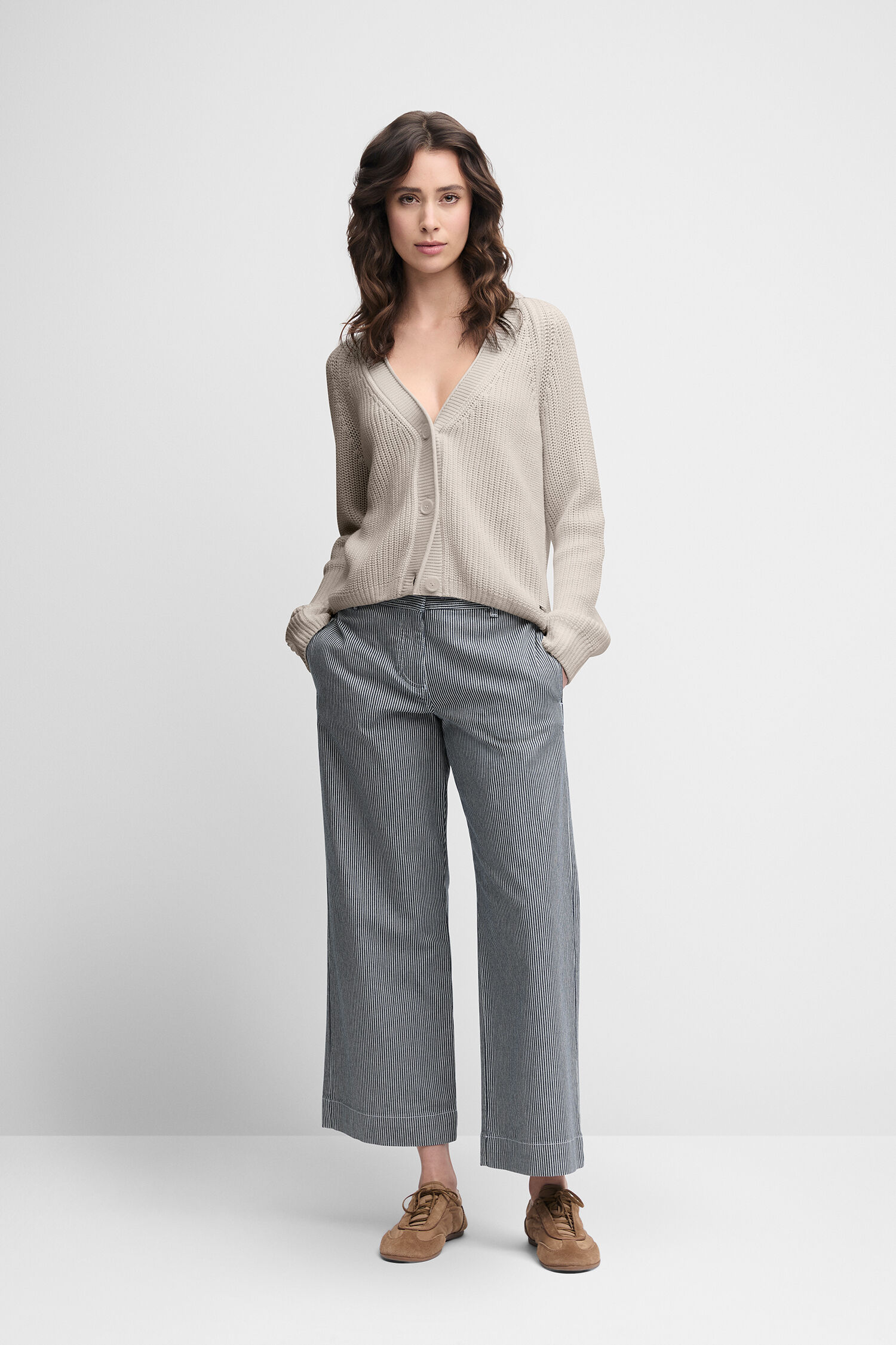 Hosen, Pullover, Erwachsener, Person, Frau