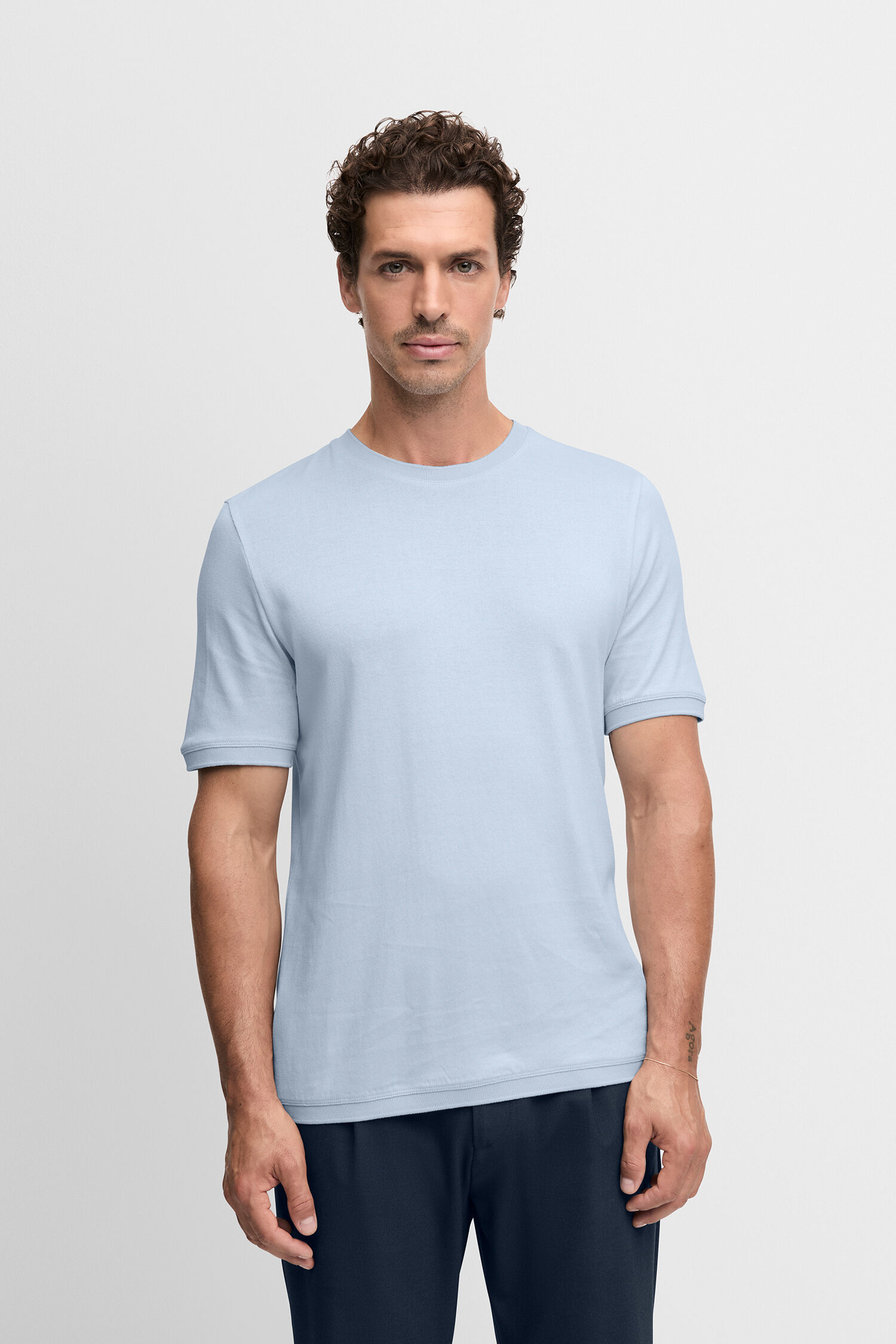 T-shirt, Ärmel, Langer Ärmel, Mann, Person