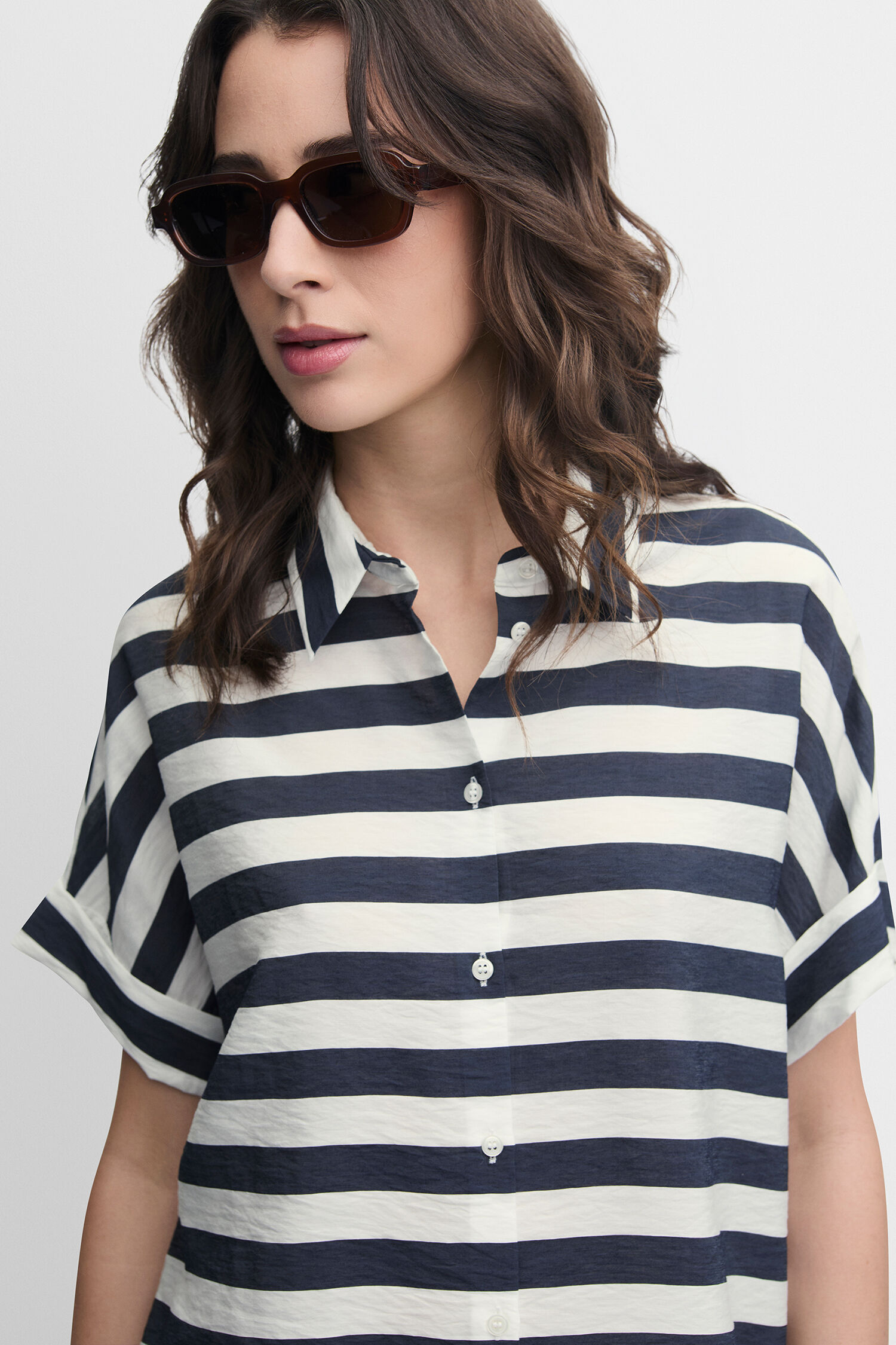 Sonnenbrille, Hemd, Bluse, Person, Ärmel