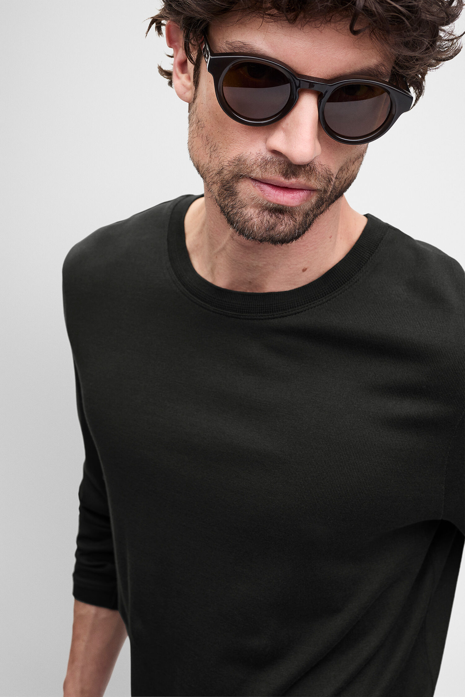 schwarzer langarmpullover, crewneck, männertop, cord-length, schwarz