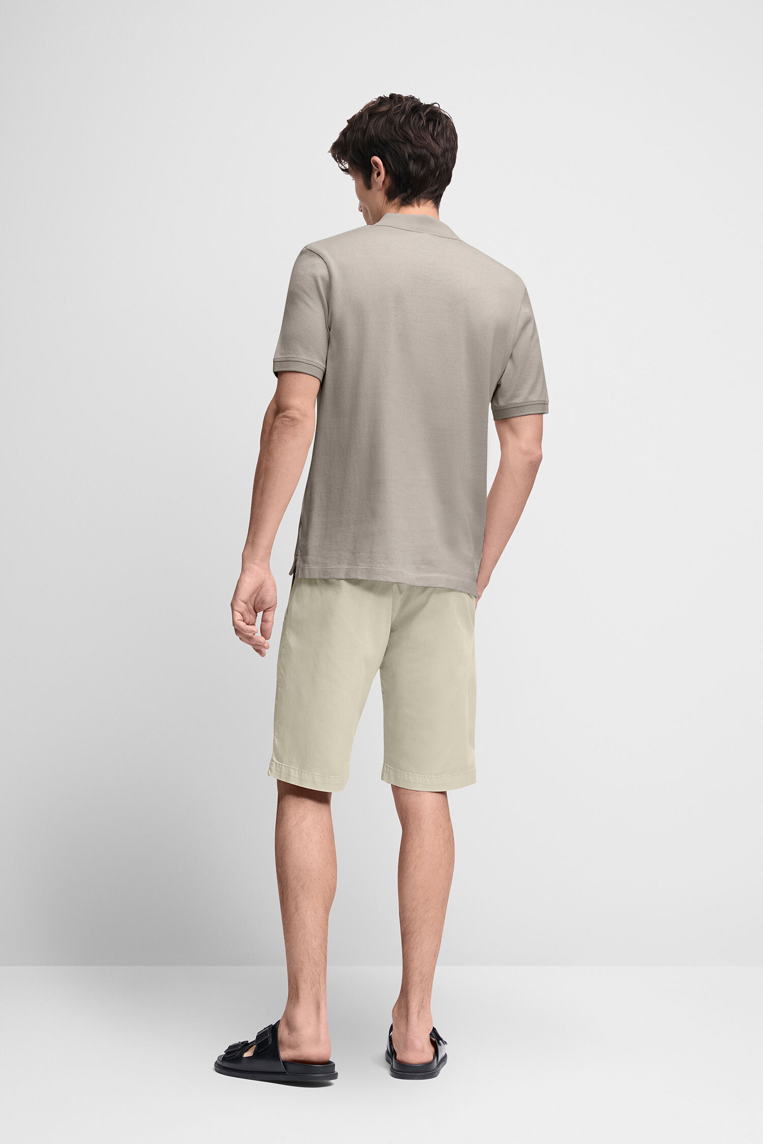 Kurze Hose, T-shirt, Erwachsener, Mann, Person