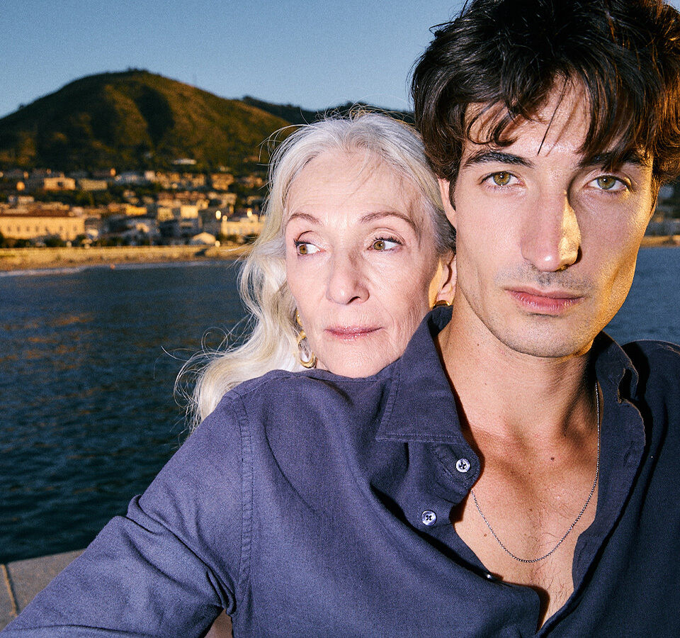 portrait, Paar, Meer, blaues Hemd, goldene Creolen