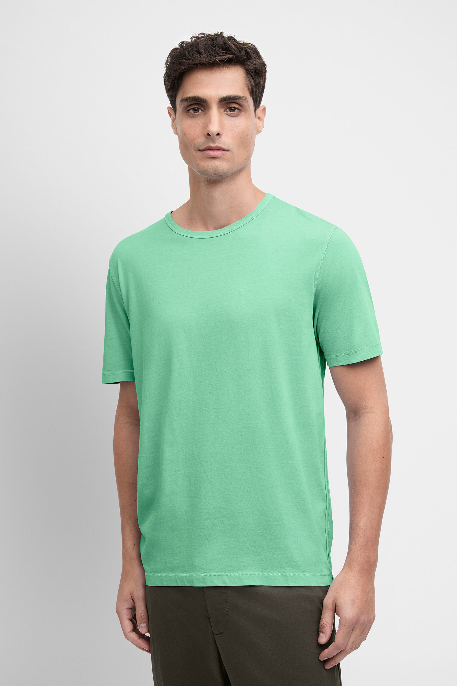 Bekleidung, T-shirt, Ärmel, Person - grün