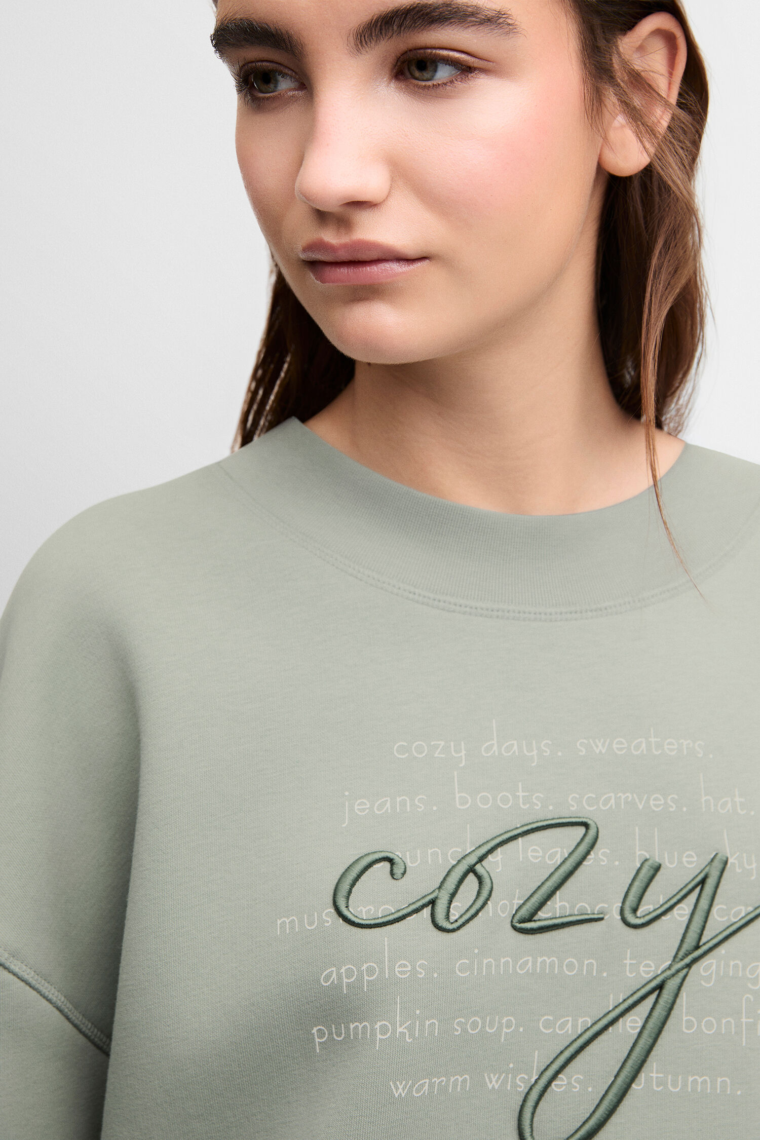 Sweatshirt, Rundhalsausschnitt, Salbeigrün, lange Ärmel, Textlogo
