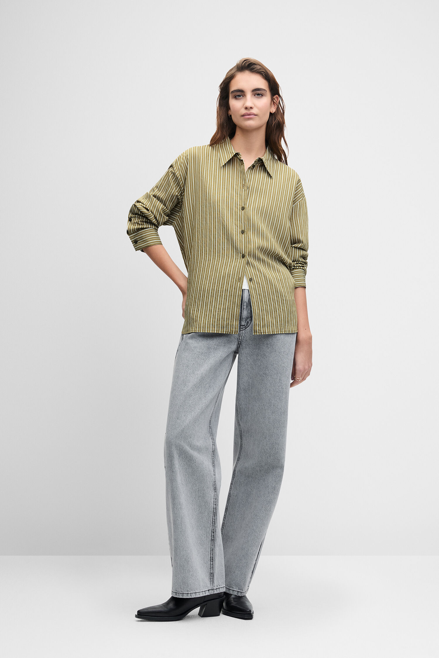 Strickhemd, Streifen, Lila/Beige, Langarm, Jeanshose