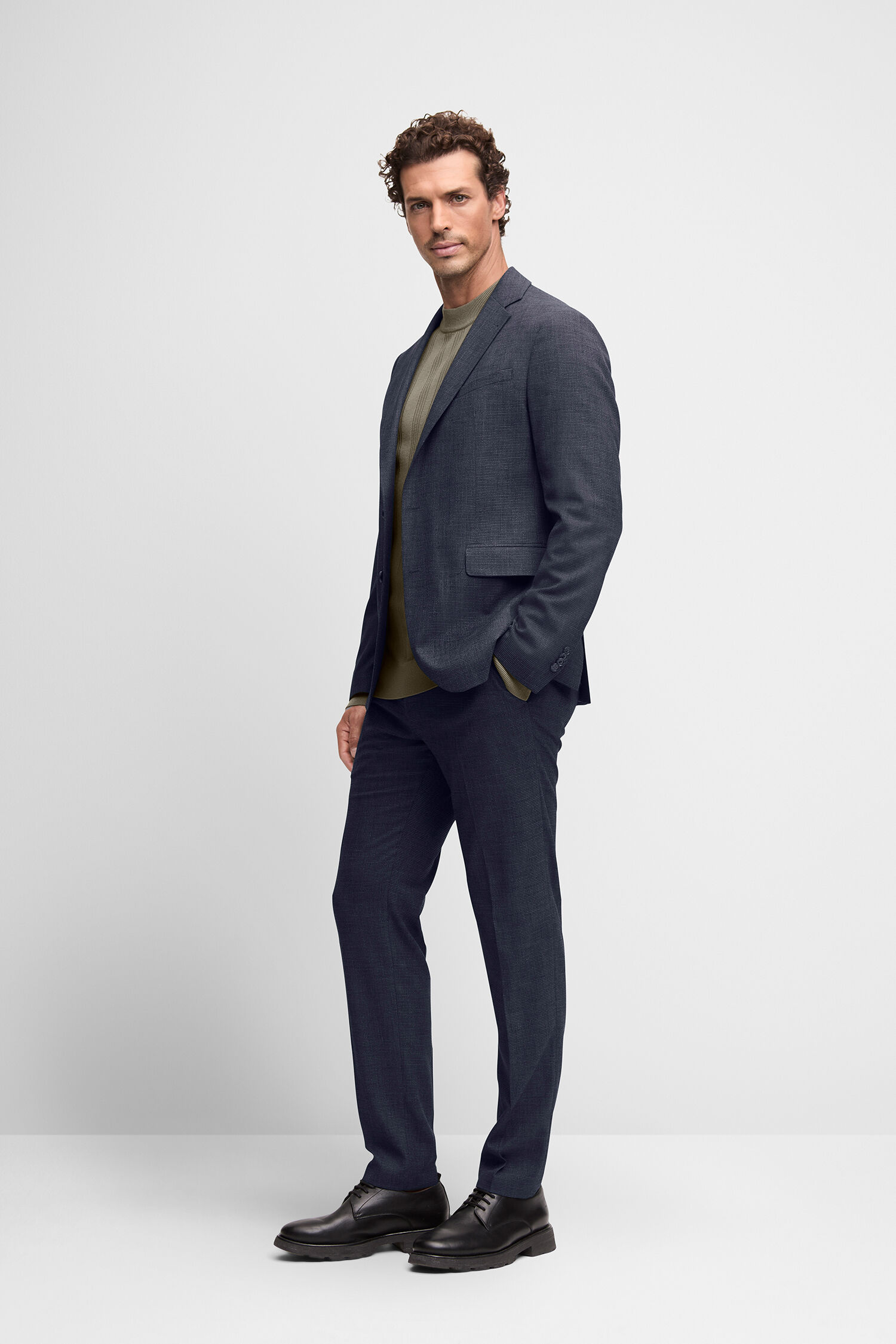 Blazer, Mantel, Formelle Kleidung, Anzug, Sitzend