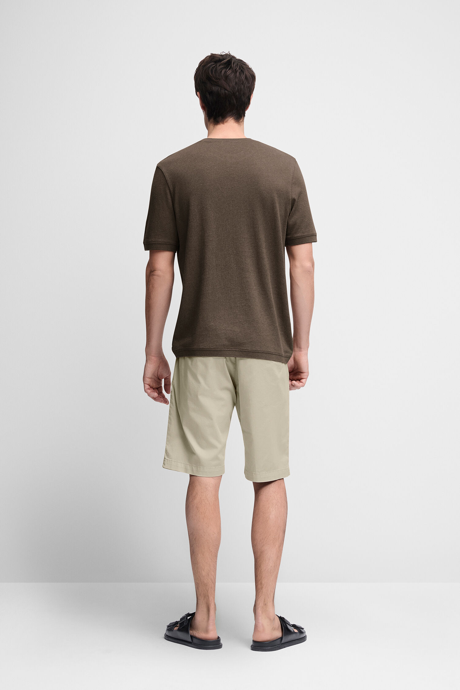 Kurze Hose, T-shirt, Erwachsener, Mann, Person