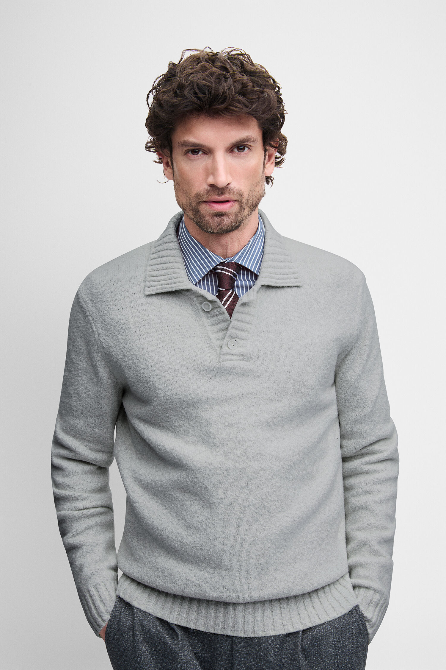 Pullover, Kragen-Pullover, Grauer Strickpullover, Langarmpullover, Kleiderhaken?