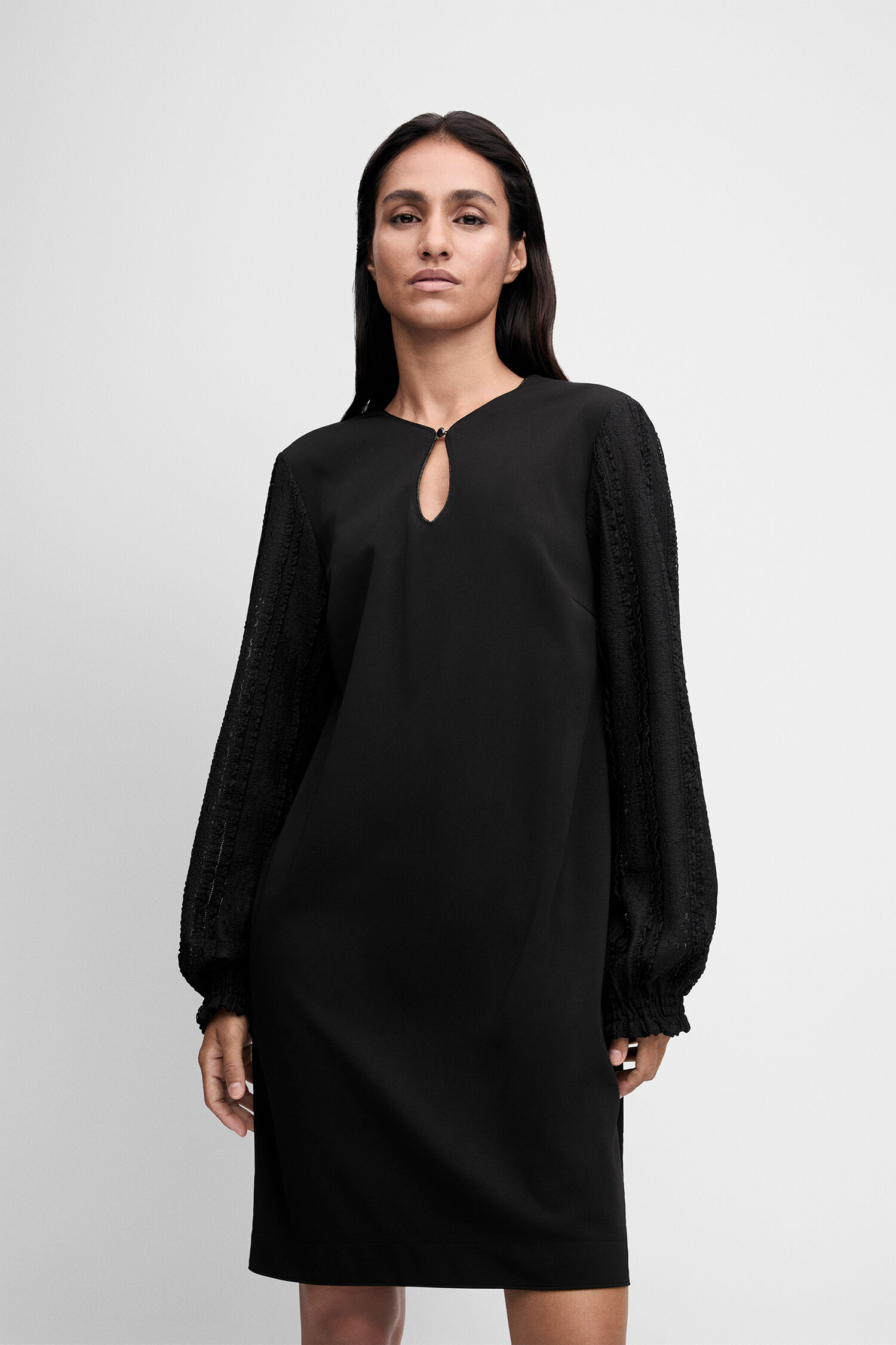 Kleid, schwarz, lange Ärmeln, Schlüsselloch-Ausschnitt, Puffärmel