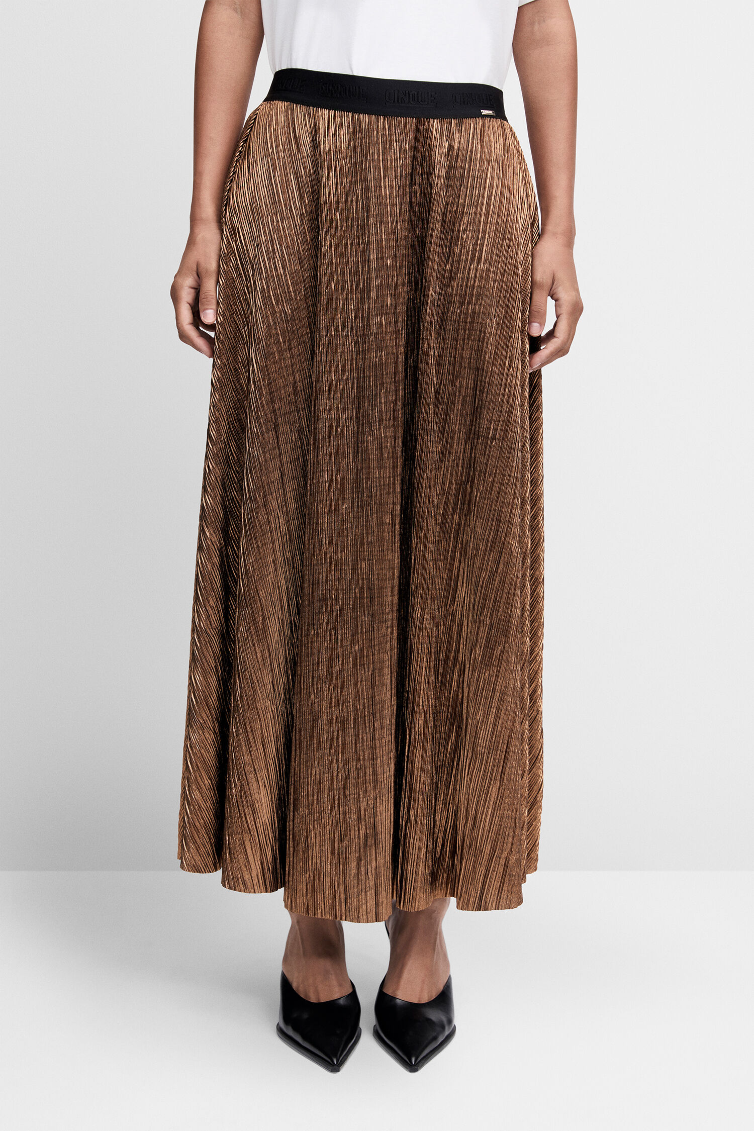 Kleid, Maxirock, Bronze/Gold Metallik, Schwarzer Pullover?, Pumps, Handtasche, Stofftextur
