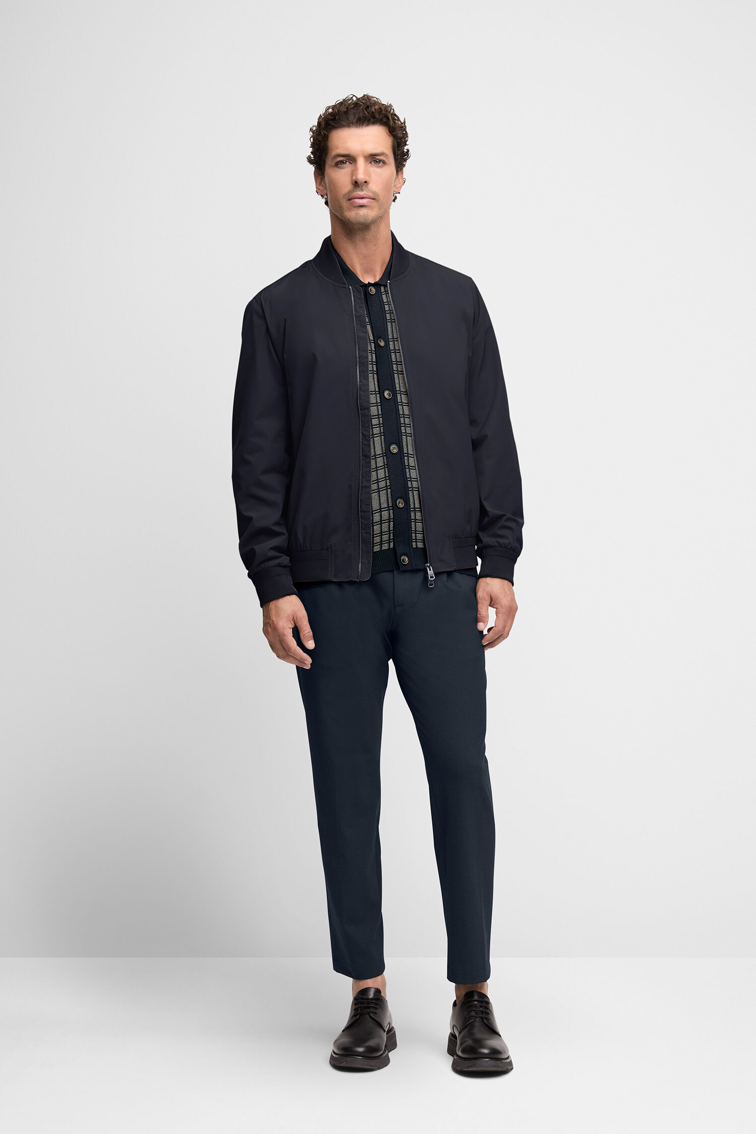 Mantel, Hemd, Hosen, Jacke, Anzug