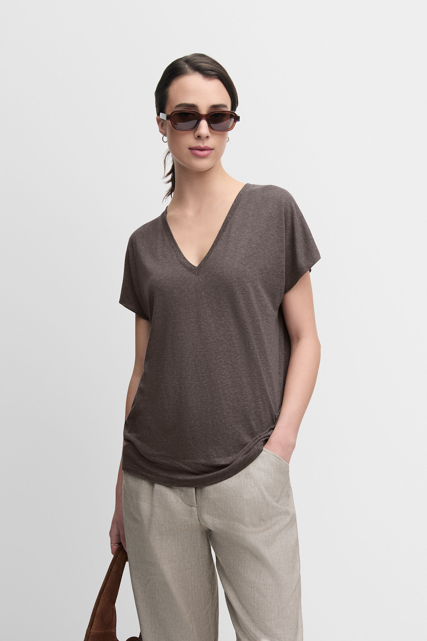 Bluse, T-shirt, Sonnenbrille, Person, Ärmel - braun