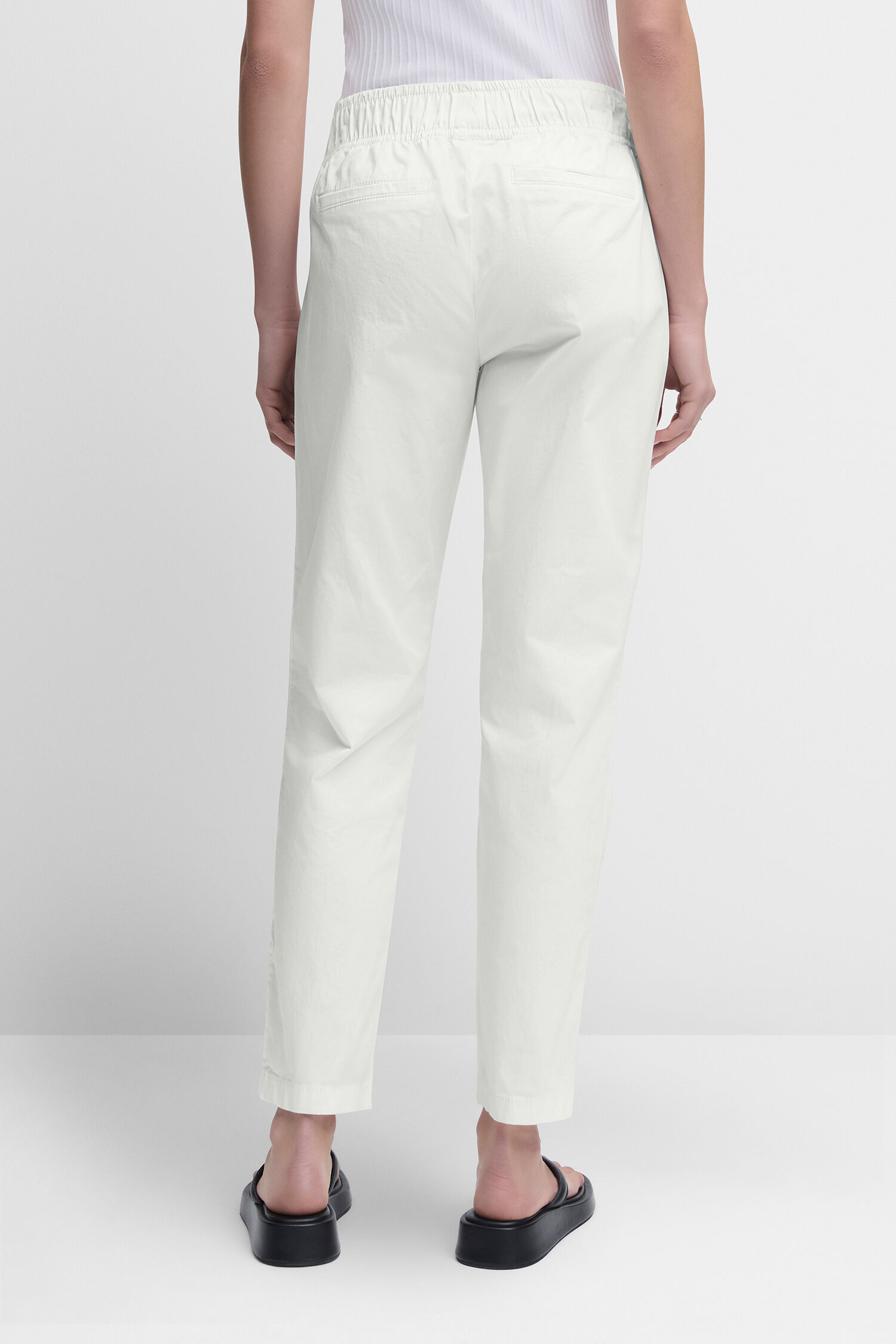 Bekleidung, Hosen, Person, Schuh, Leinen