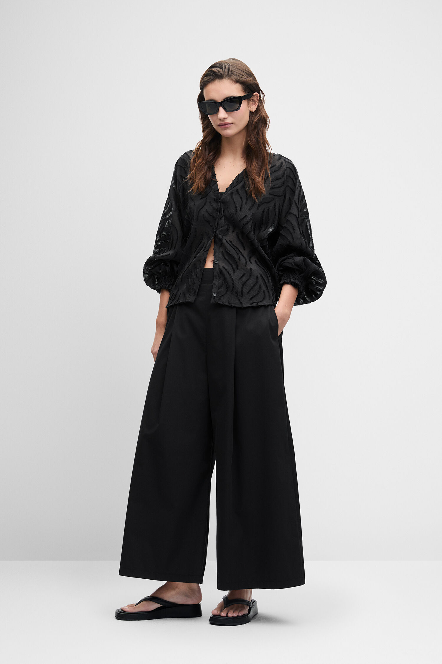 schwarz, Strickjacke, Paisley-Muster, Ballonärmel, weite Hose