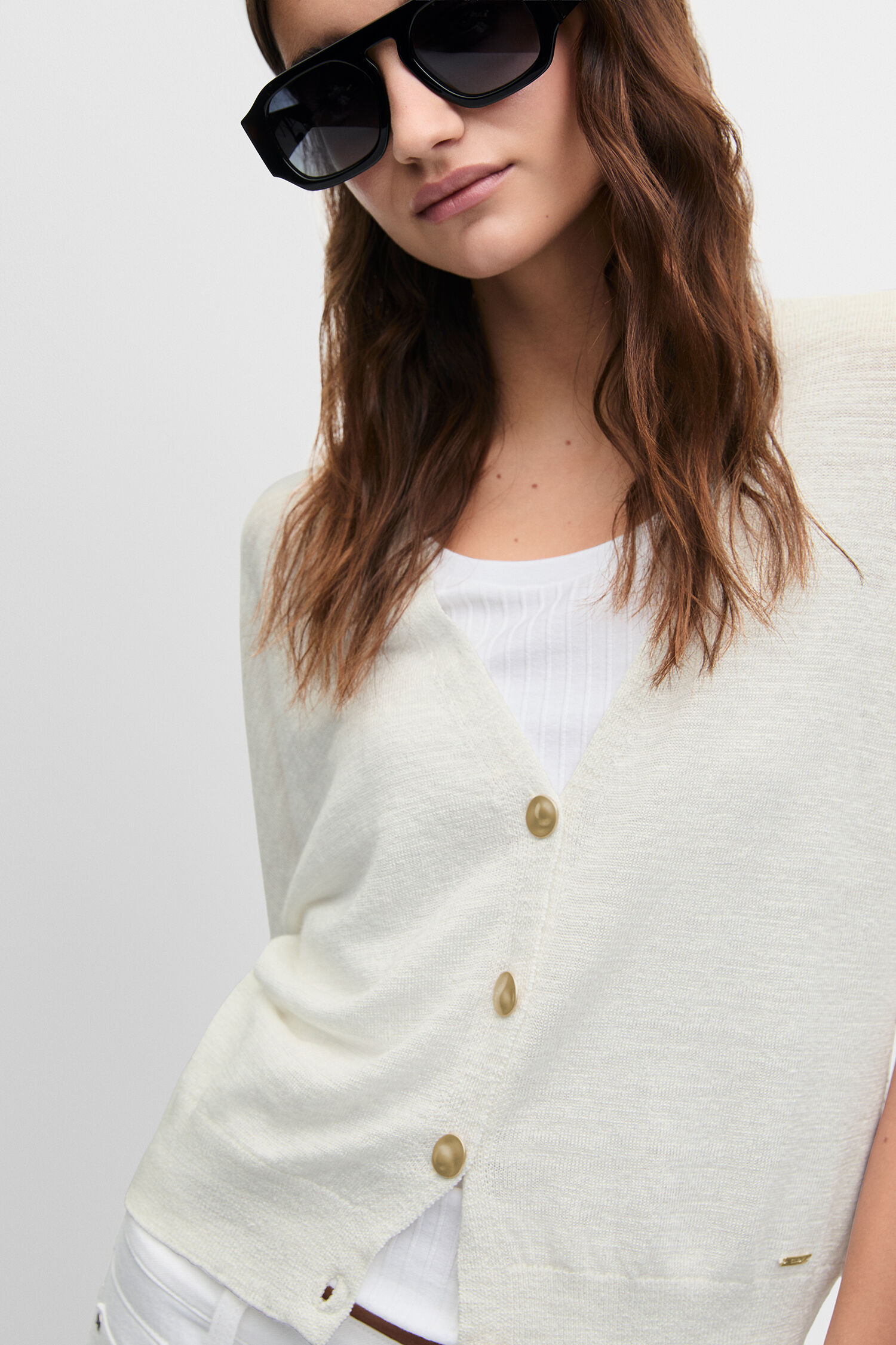 Sonnenbrille, Oversized-Brille, Schwarz, Cardigan, Weste - weiß